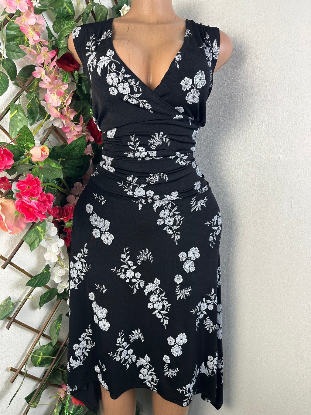 Robe évasée sans manches col V - Perluna Store - kinshasa