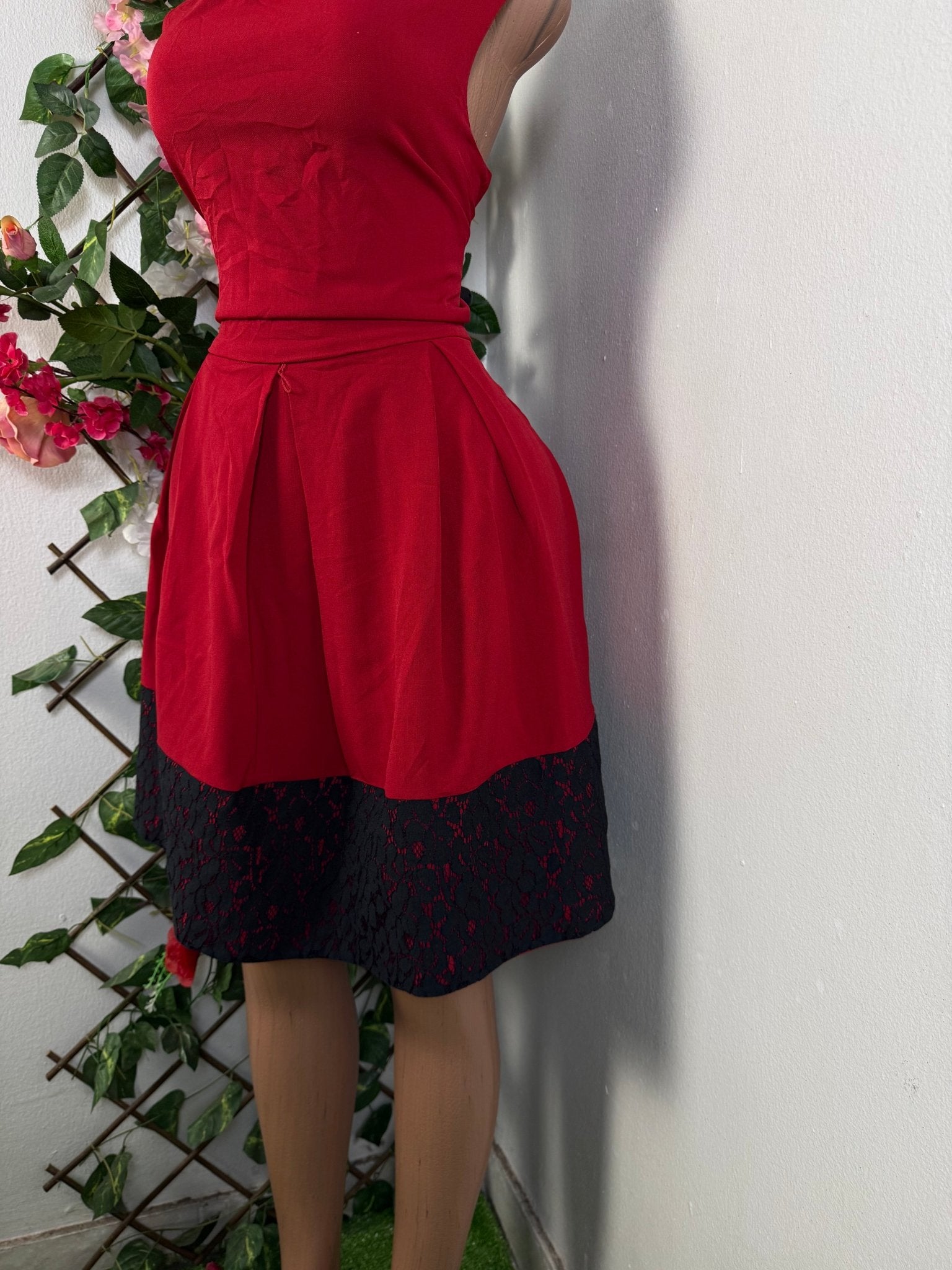 Robe évasée sans manches colle carré - Perluna Store - kinshasa