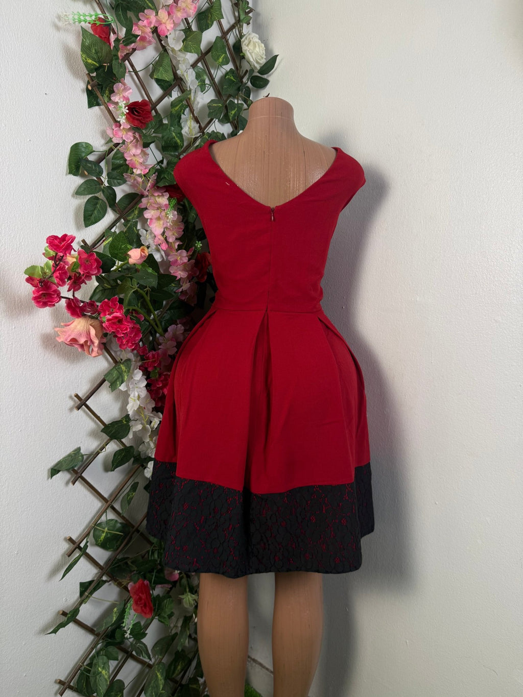 Robe évasée sans manches colle carré - Perluna Store - kinshasa