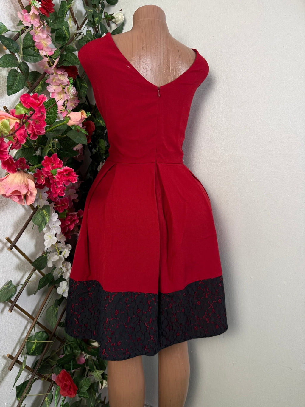 Robe évasée sans manches colle carré - Perluna Store - kinshasa