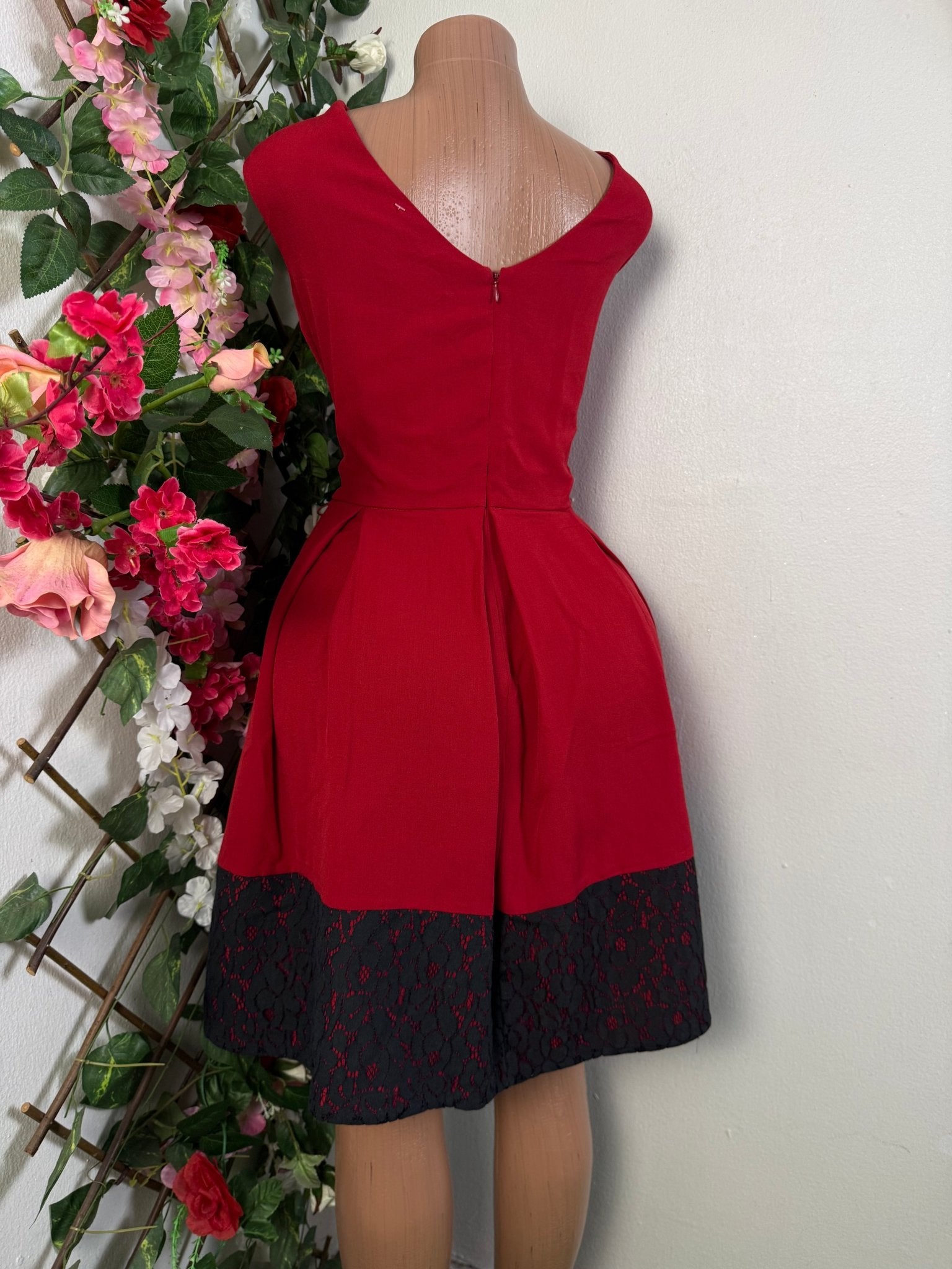 Robe évasée sans manches colle carré - Perluna Store - kinshasa