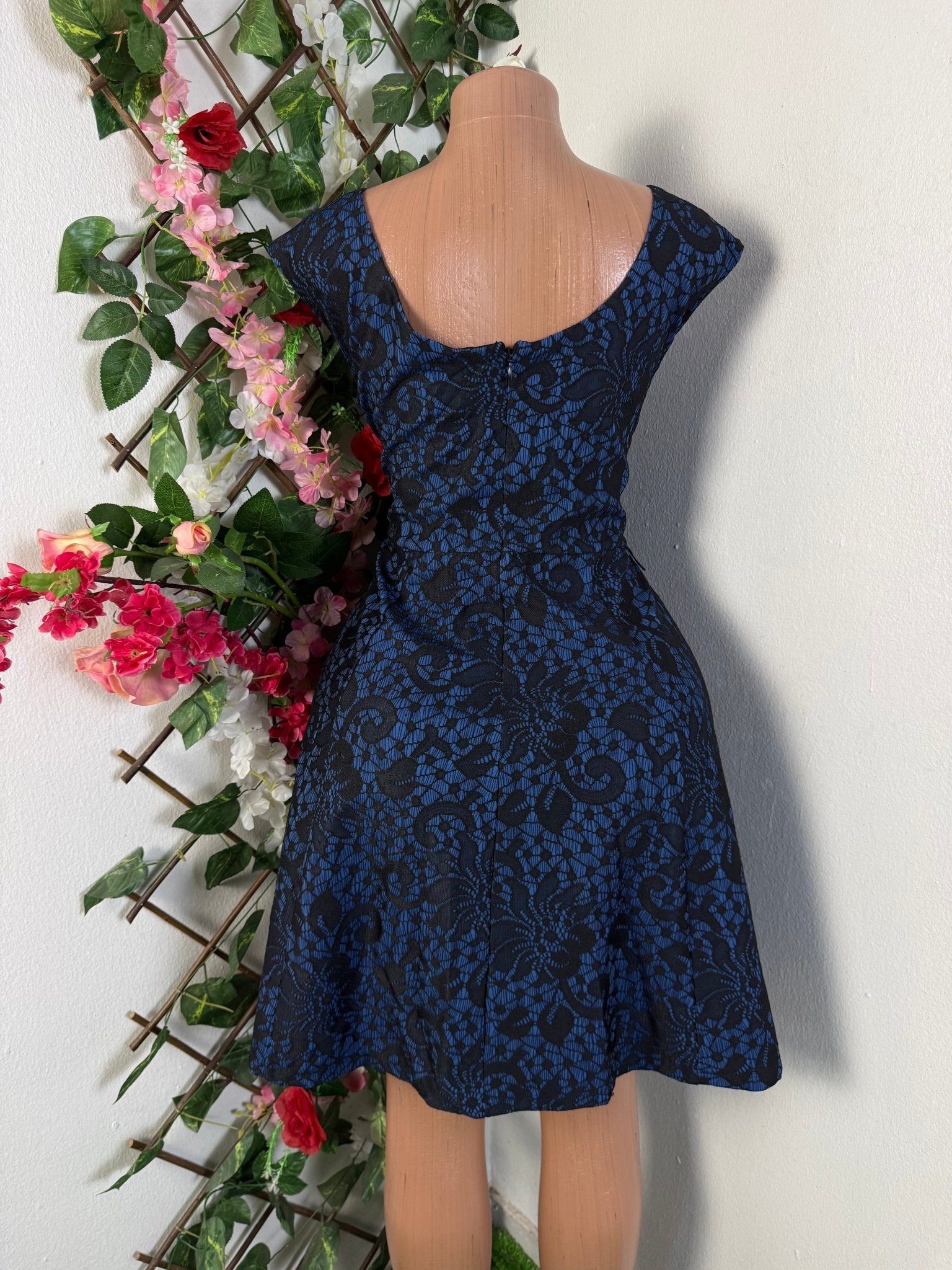 Robe évasée sans manches décollectée - Perluna Store