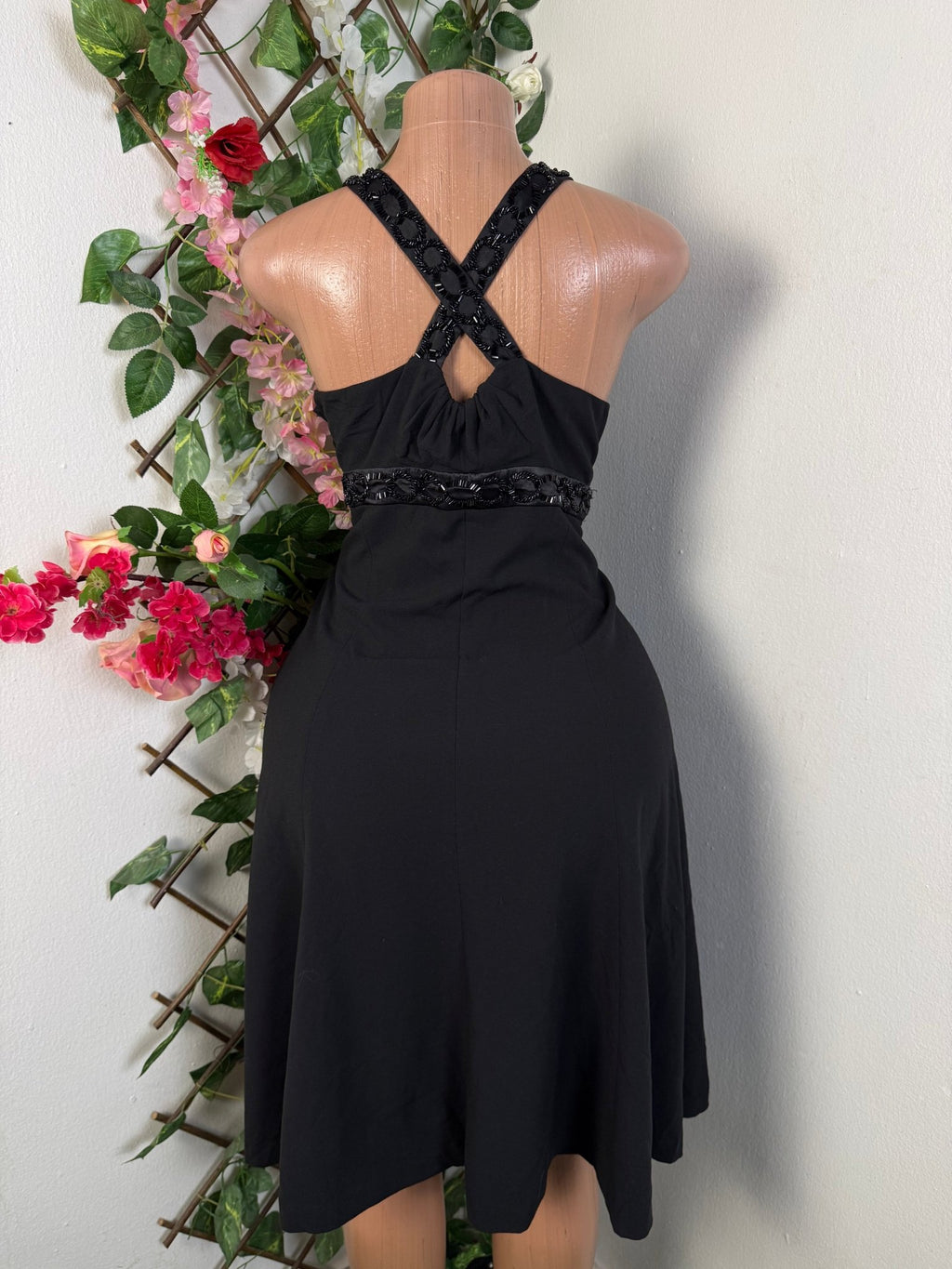 Robe évasée sans manches décollectée - Perluna Store - kinshasa