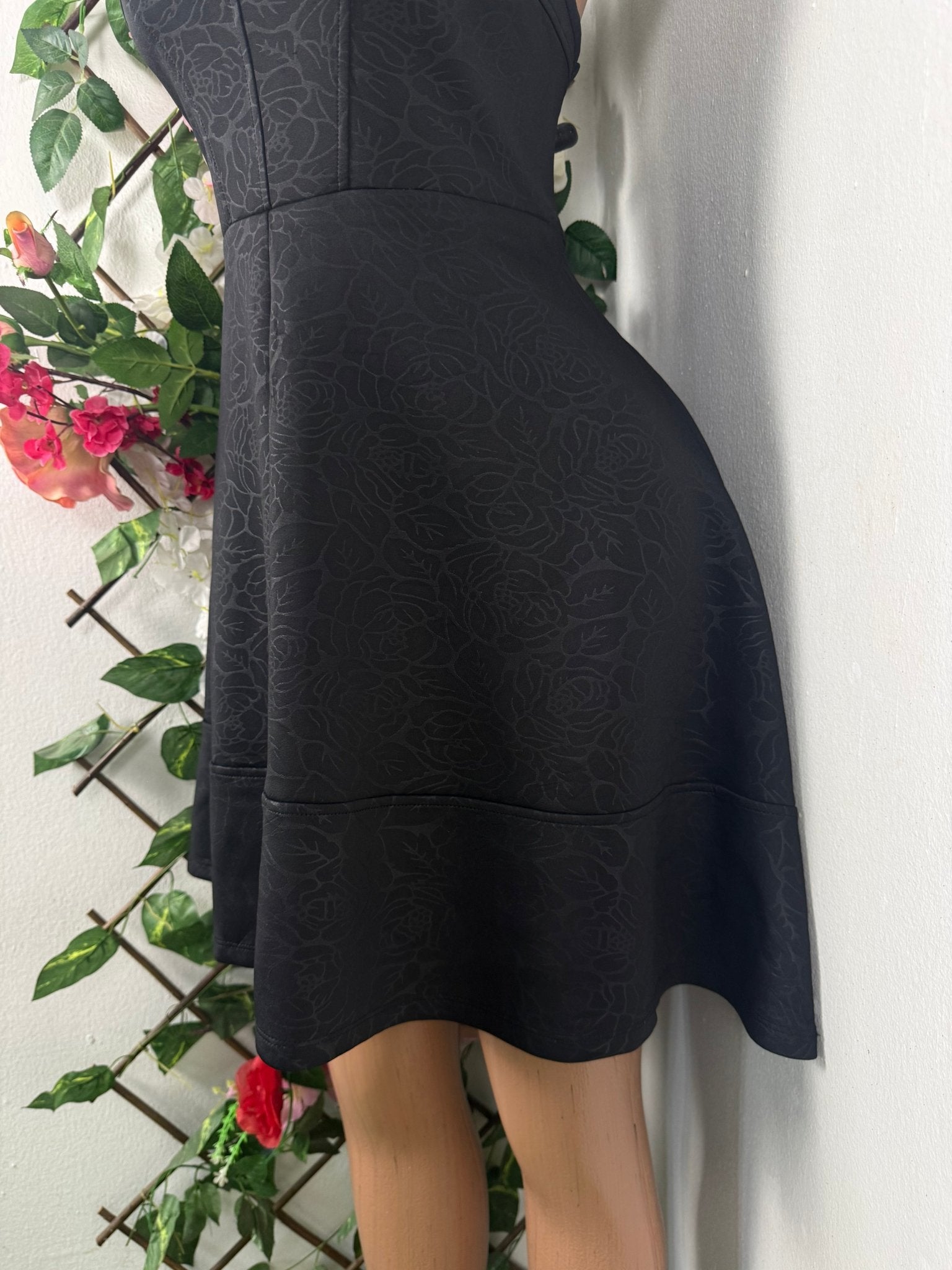 Robe évasée sans manches décollectée - Perluna Store