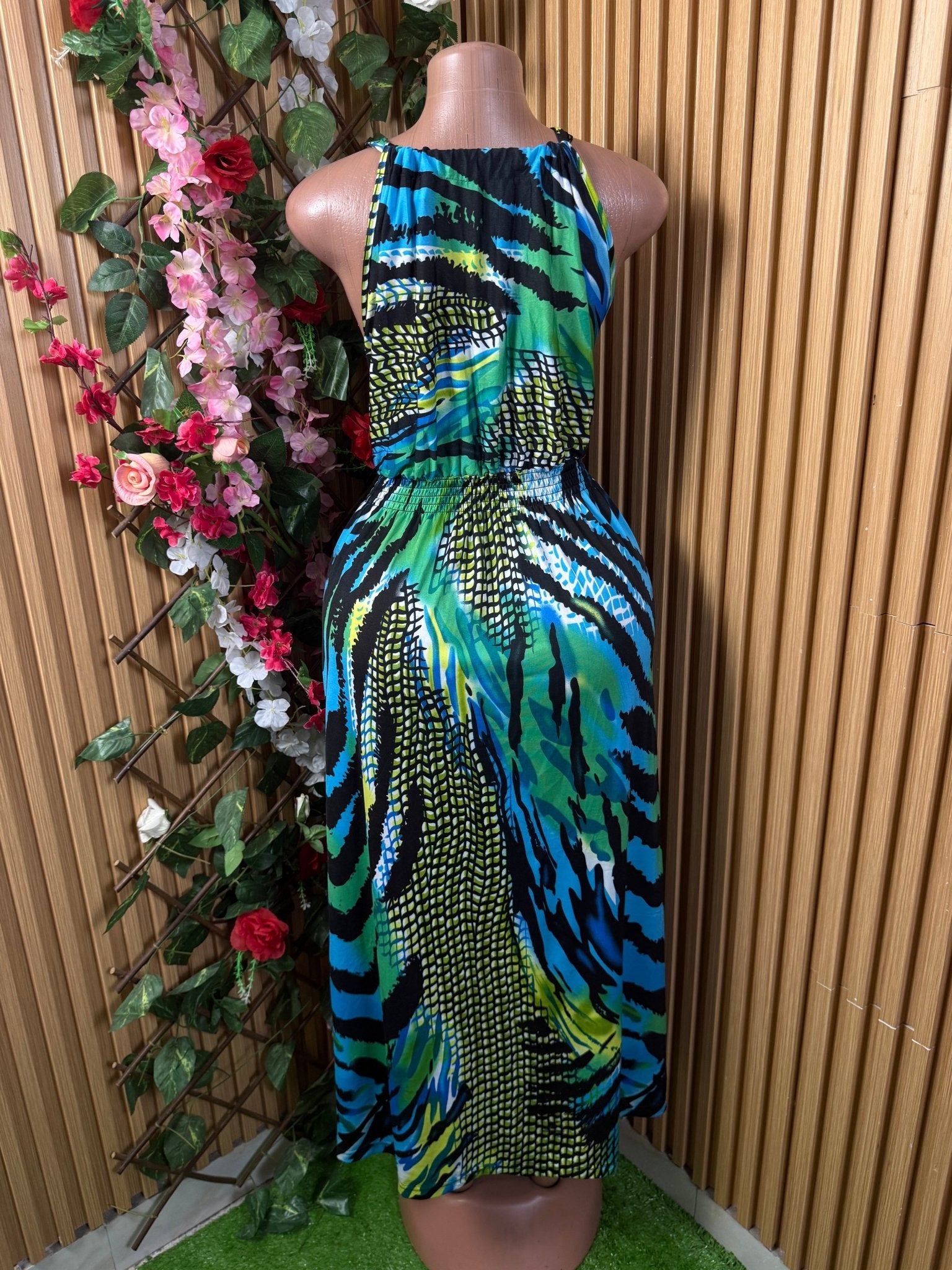 Robe évasée  sans manches décollectée - Perluna Store