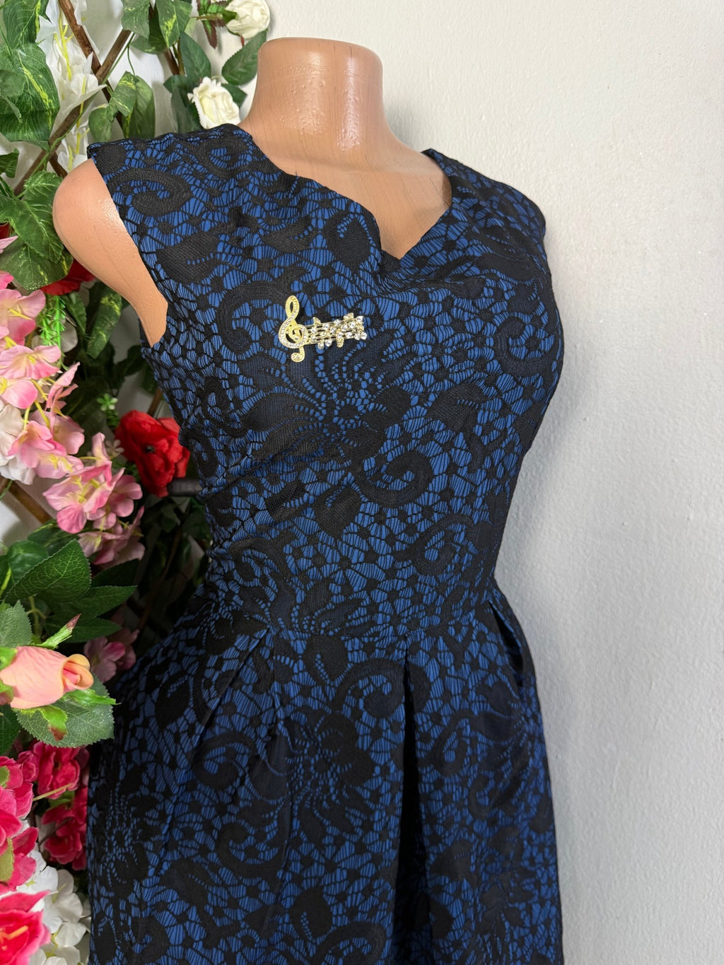 Robe évasée sans manches décollectée - Perluna Store