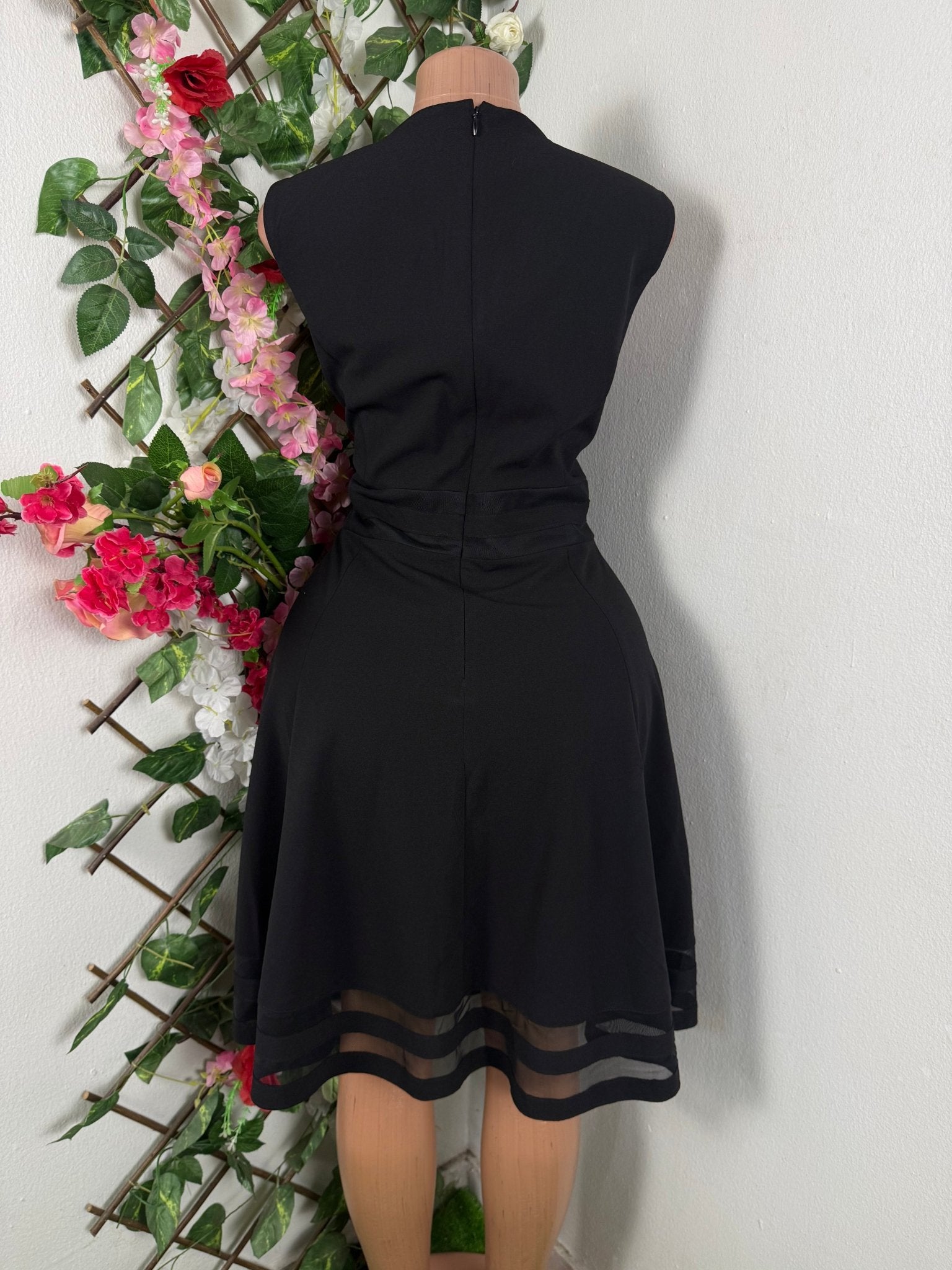 Robe évasée sans manches décollectée - Perluna Store