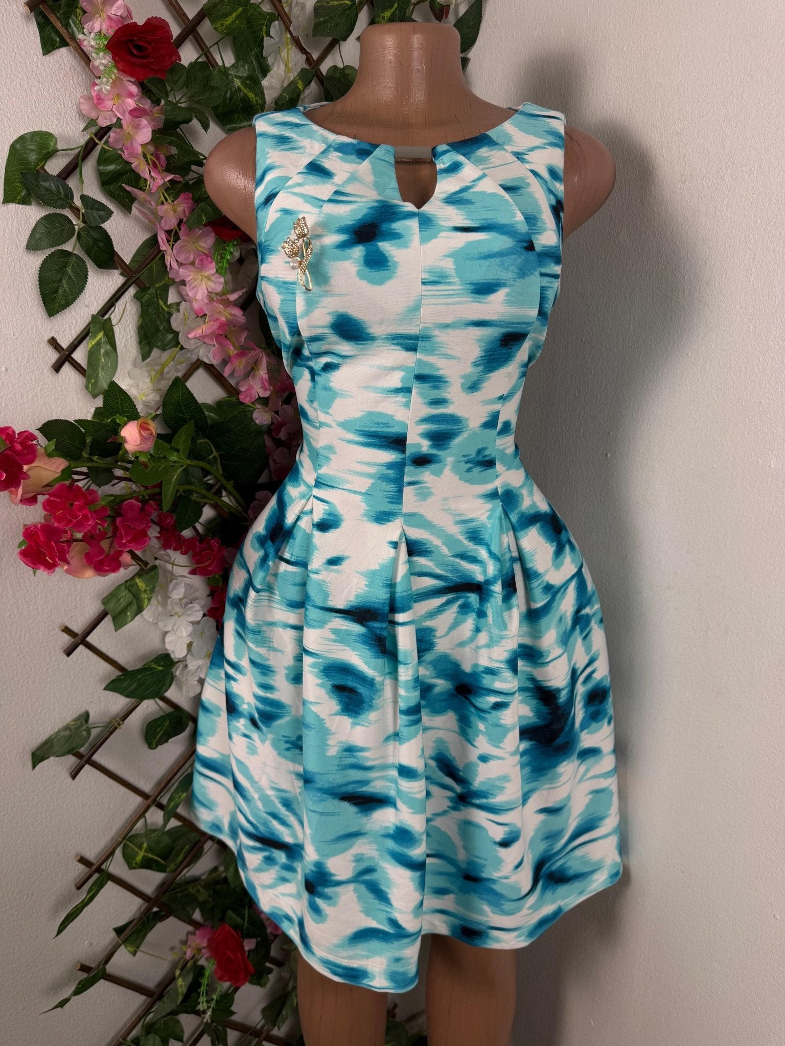 Robe évasée sans manches décollectée - Perluna Store