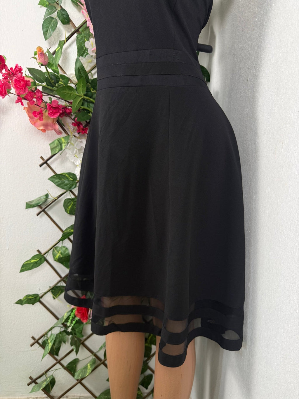 Robe évasée sans manches décollectée - Perluna Store