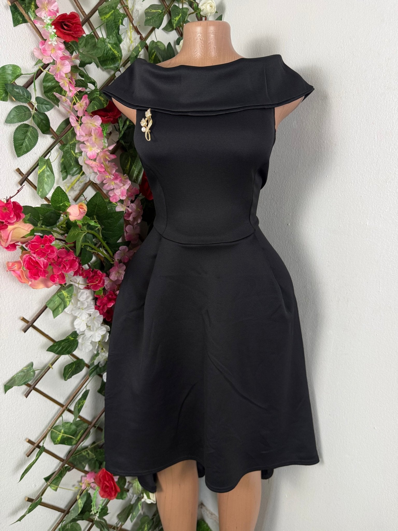 Robe évasée sans manches décollectée - Perluna Store