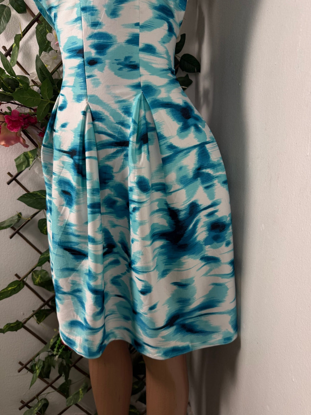Robe évasée sans manches décollectée - Perluna Store