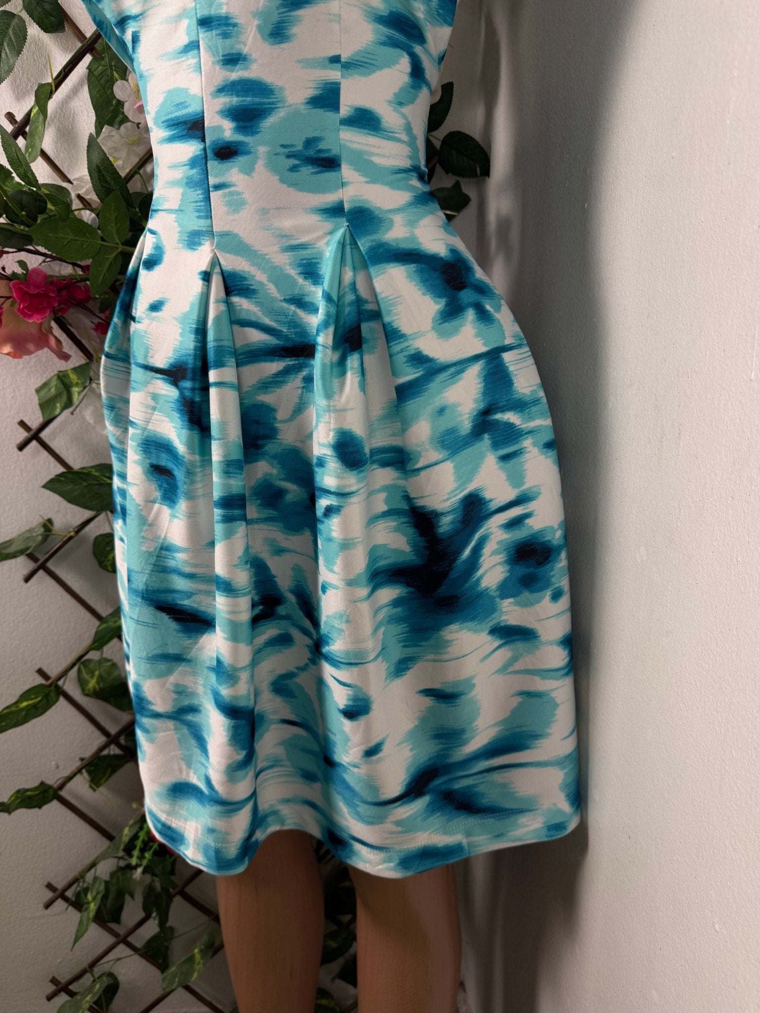 Robe évasée sans manches décollectée - Perluna Store