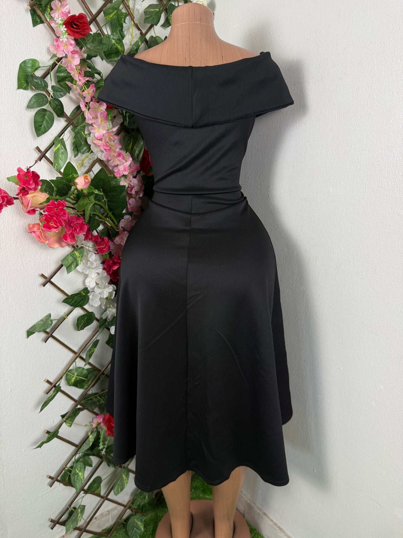 Robe évasée sans manches décollectée - Perluna Store
