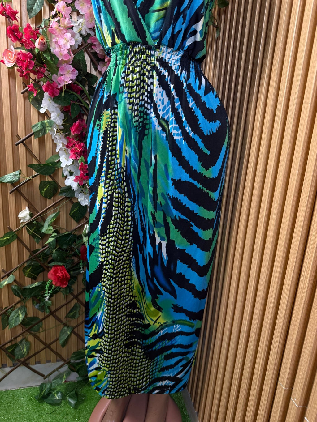 Robe évasée  sans manches décollectée - Perluna Store