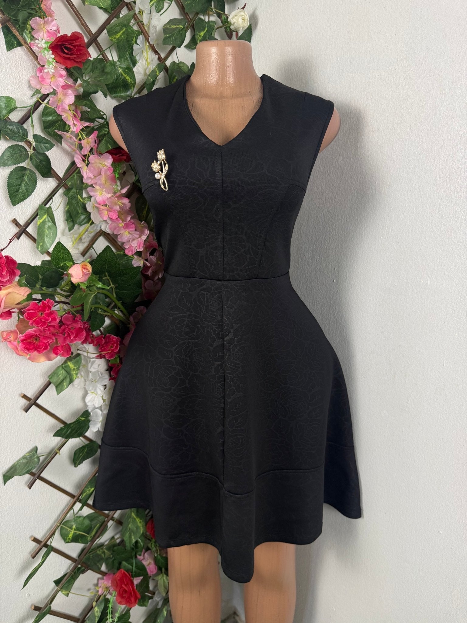 Robe évasée sans manches décollectée - Perluna Store
