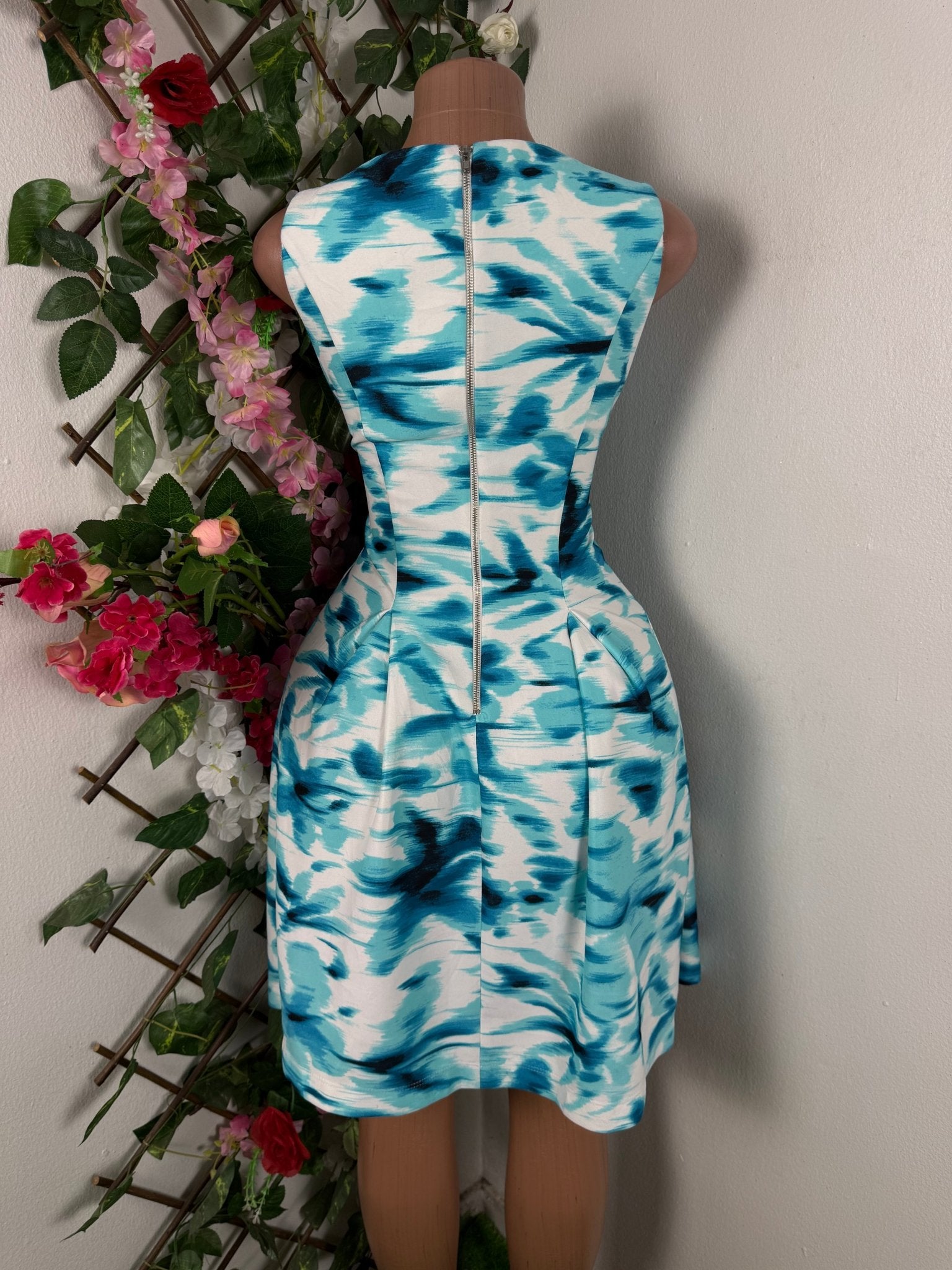 Robe évasée sans manches décollectée - Perluna Store