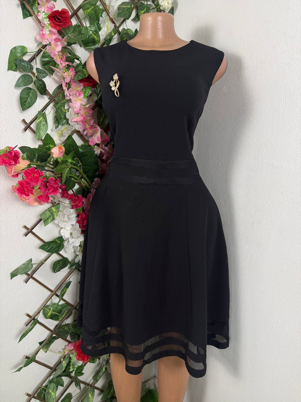 Robe évasée sans manches décollectée - Perluna Store
