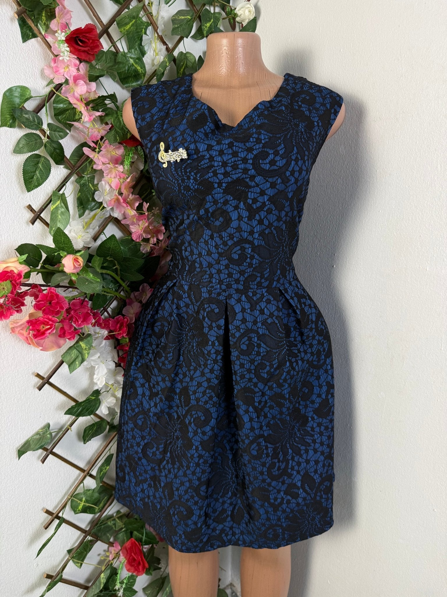 Robe évasée sans manches décollectée - Perluna Store