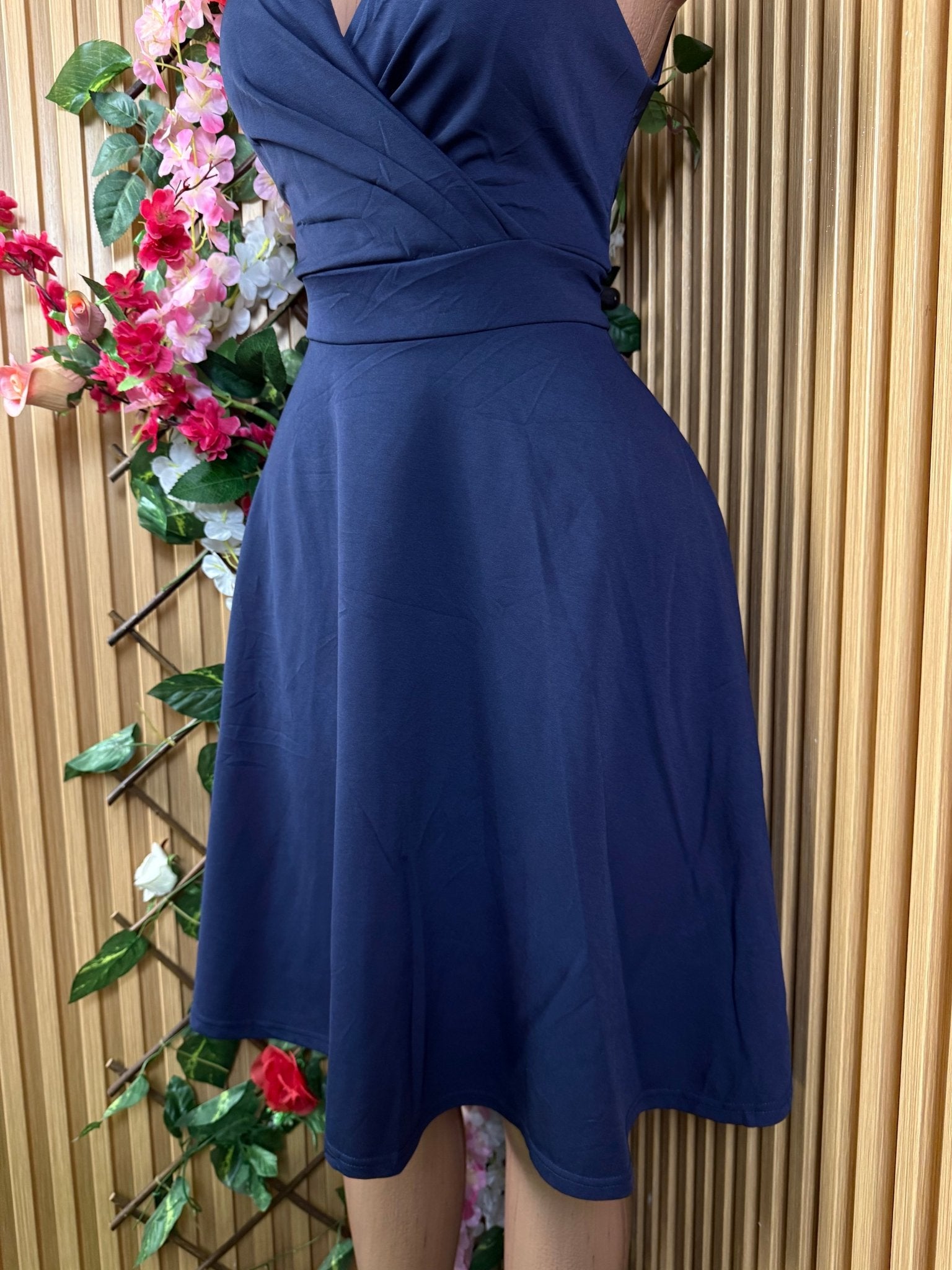 Robe évasée sans manches décollectée - Perluna Store