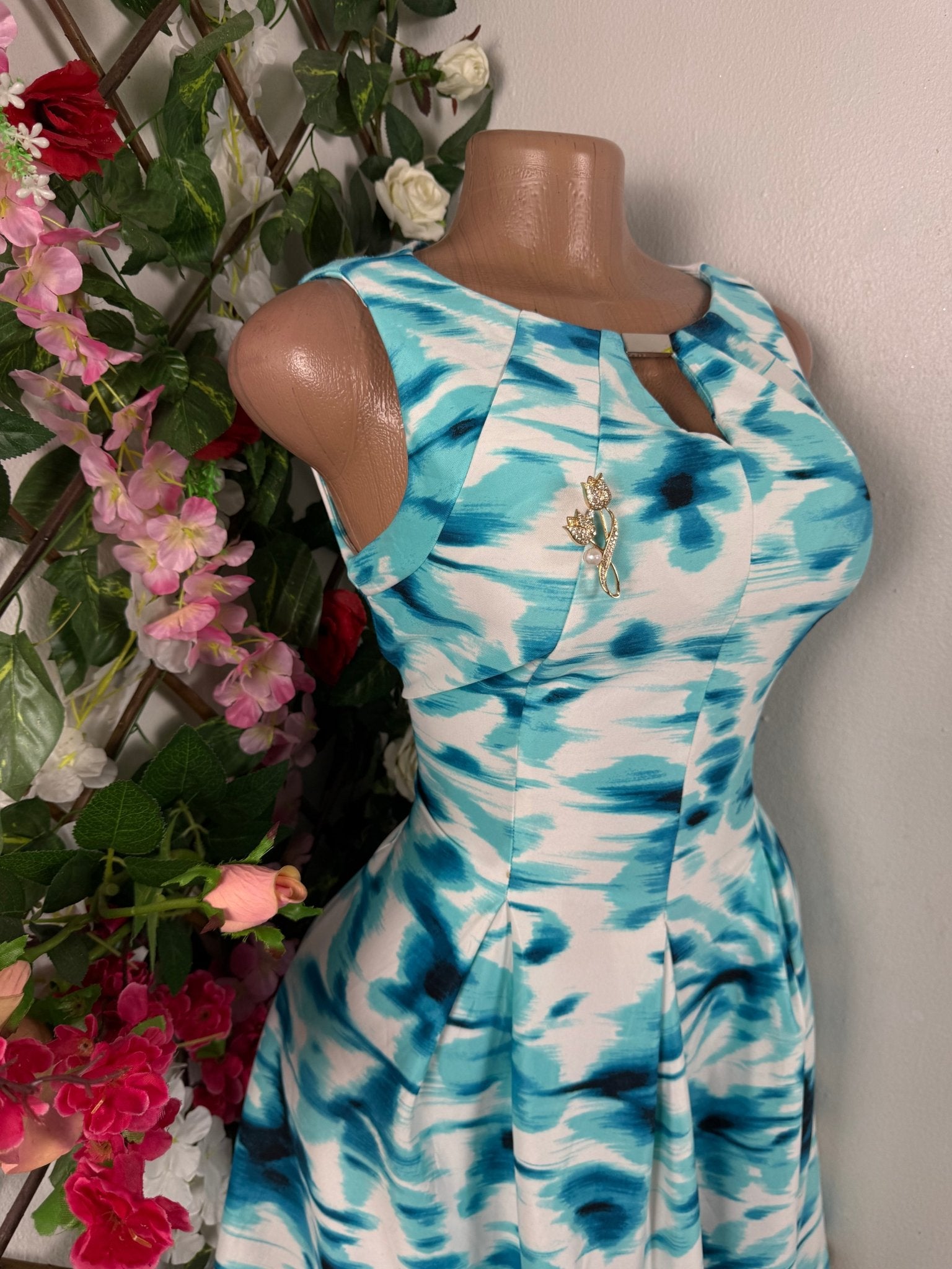 Robe évasée sans manches décollectée - Perluna Store