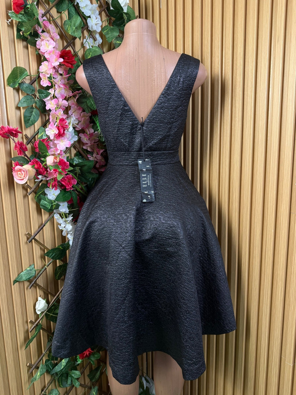 Robe évasée sans manches décolléctée - Perluna Store