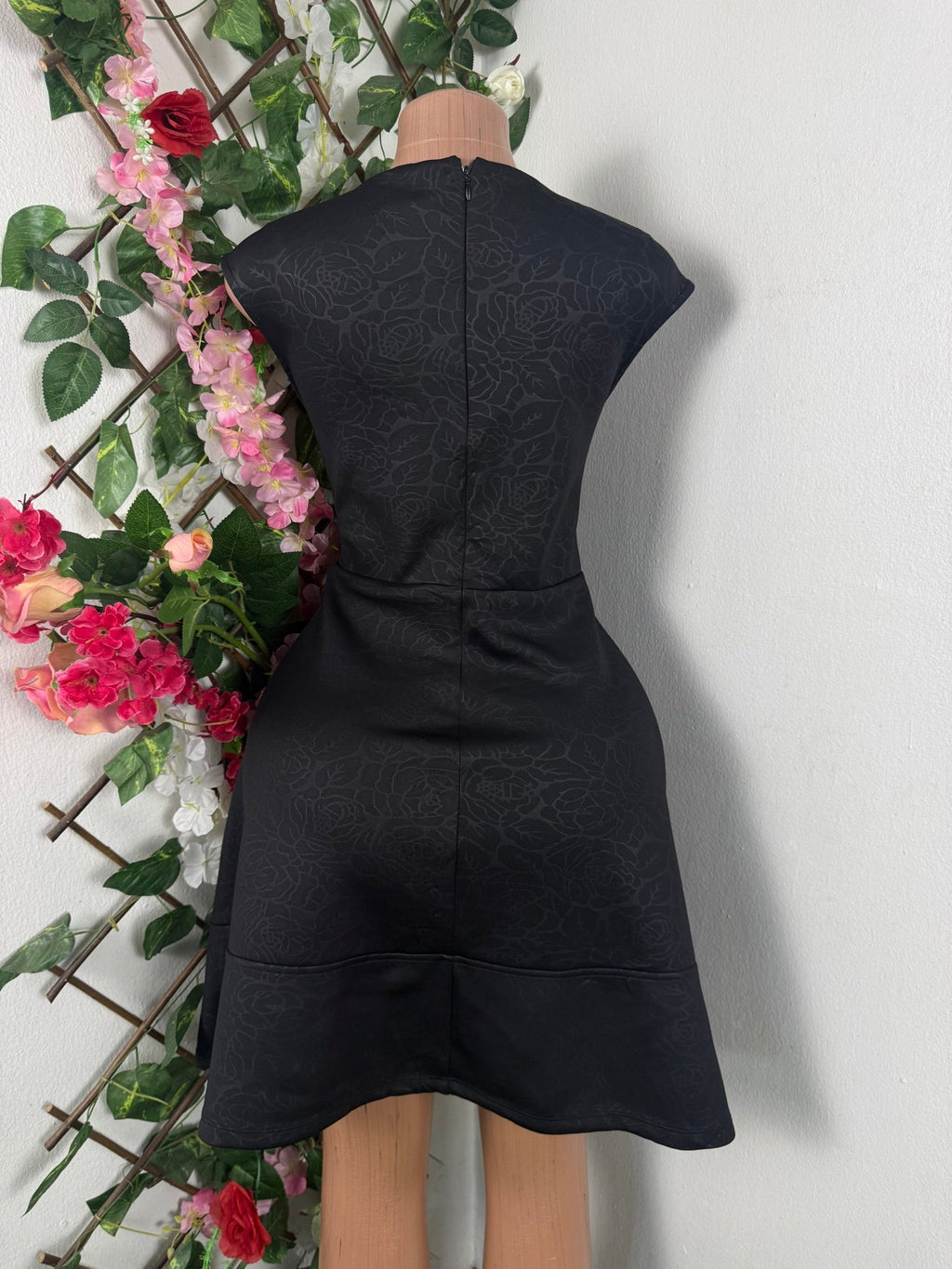 Robe évasée sans manches décollectée - Perluna Store