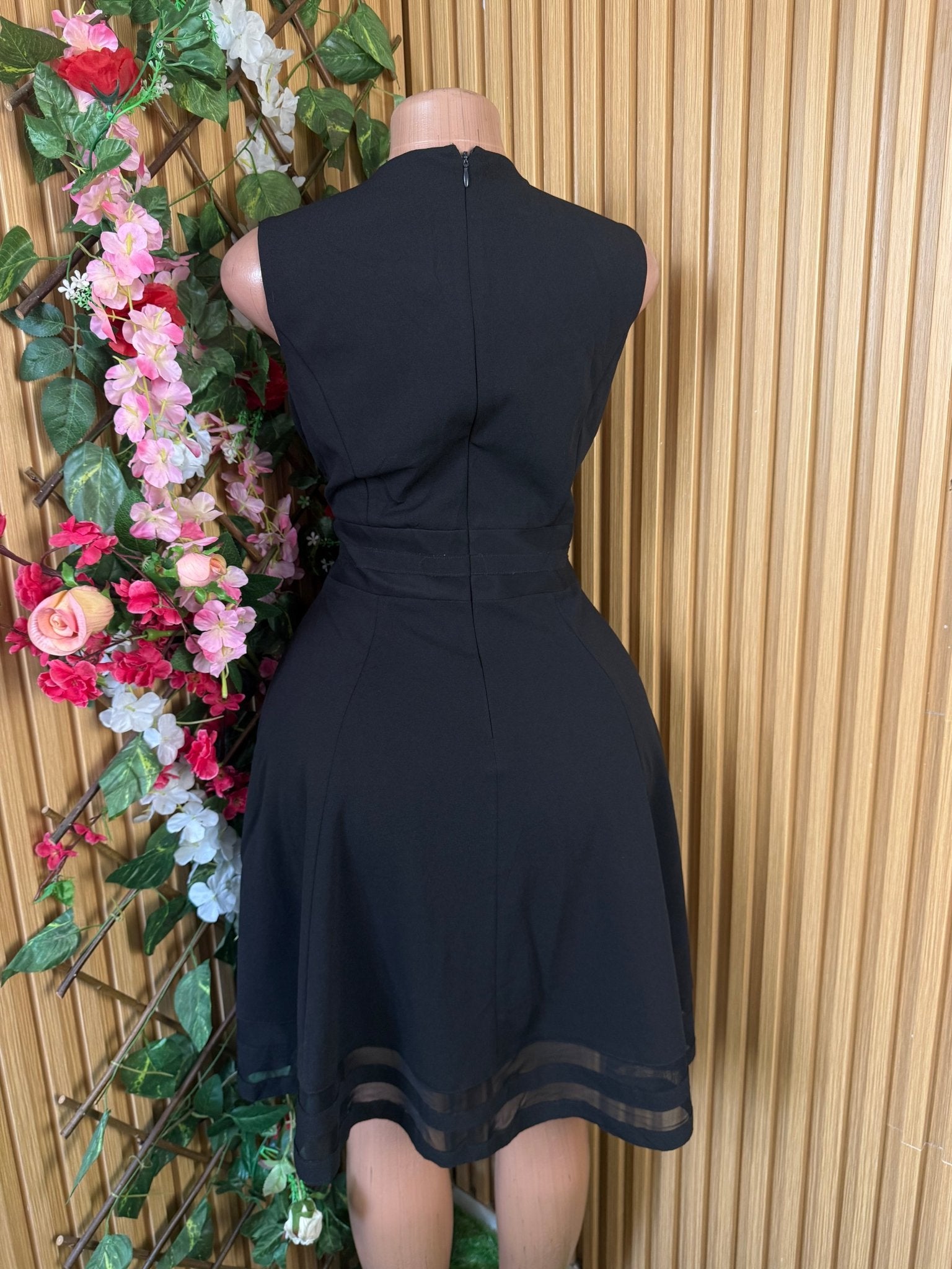 Robe évasée sans manches décolletée - Perluna Store