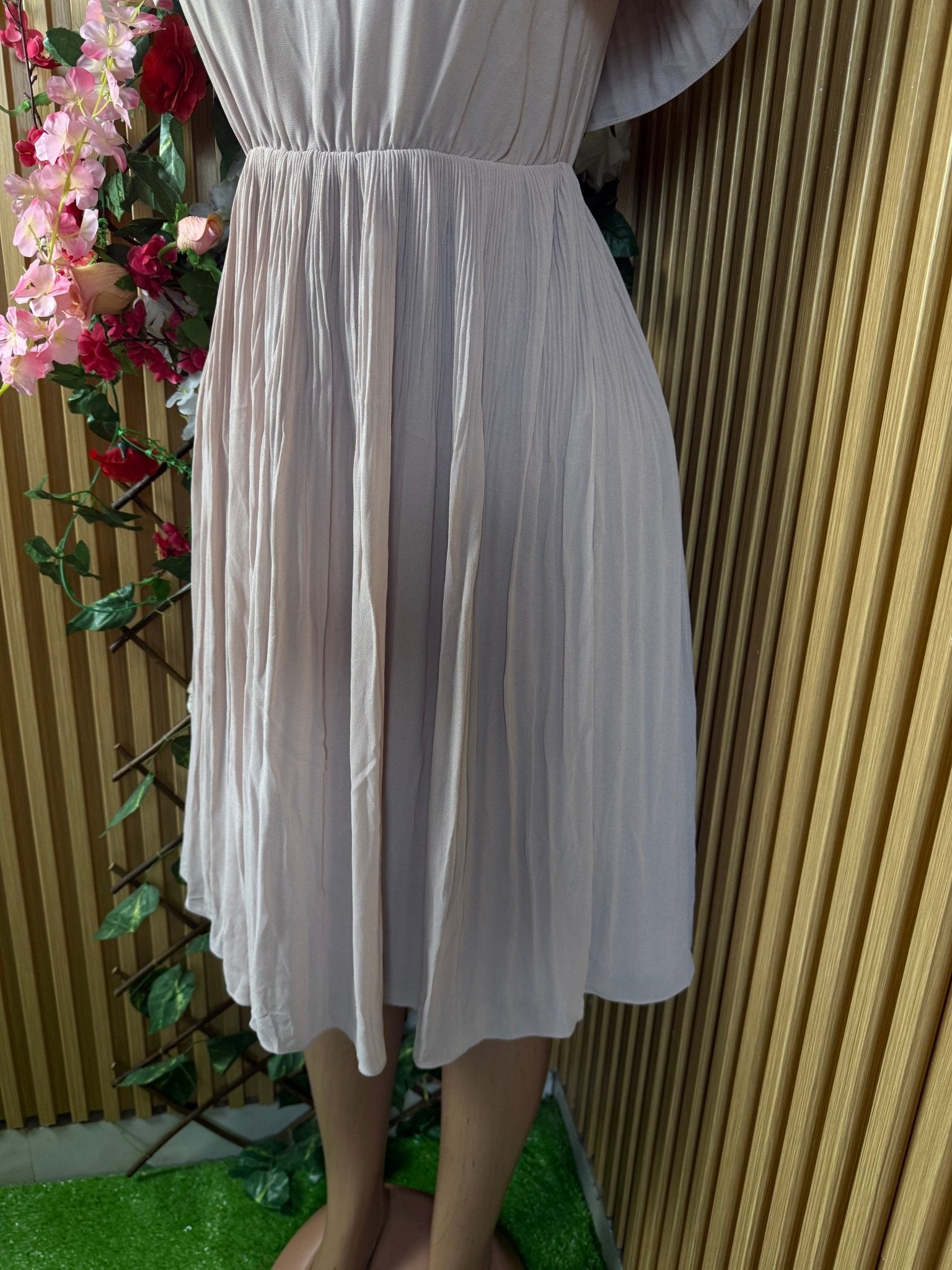 Robe évasée sans manches décolletée - Perluna Store