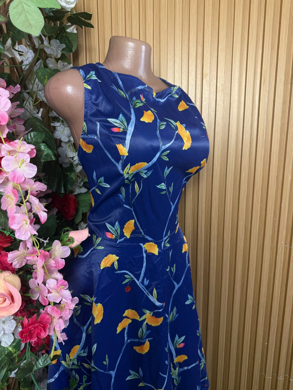 Robe évasée sans manches décolletée - Perluna Store