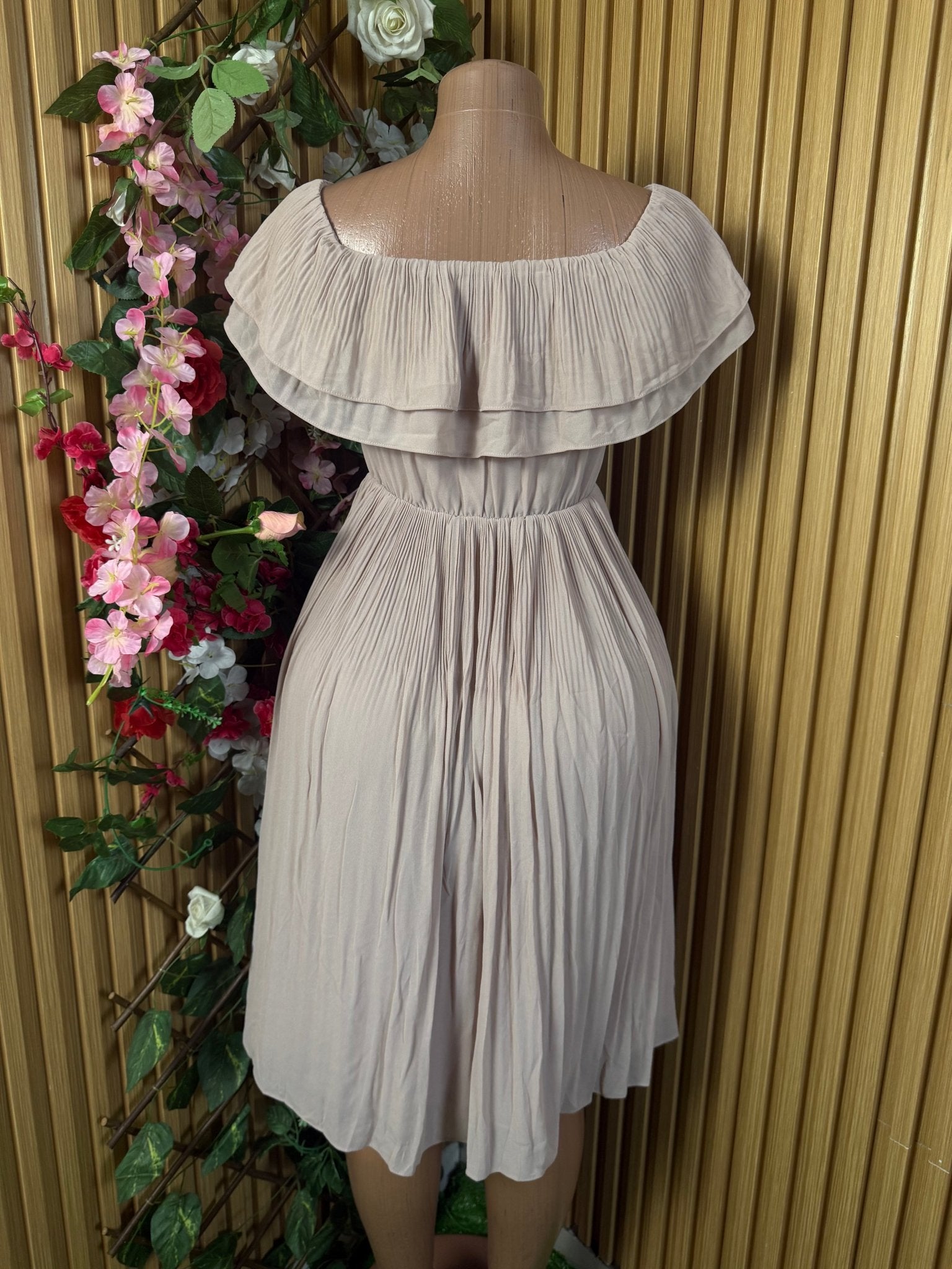 Robe évasée sans manches décolletée - Perluna Store