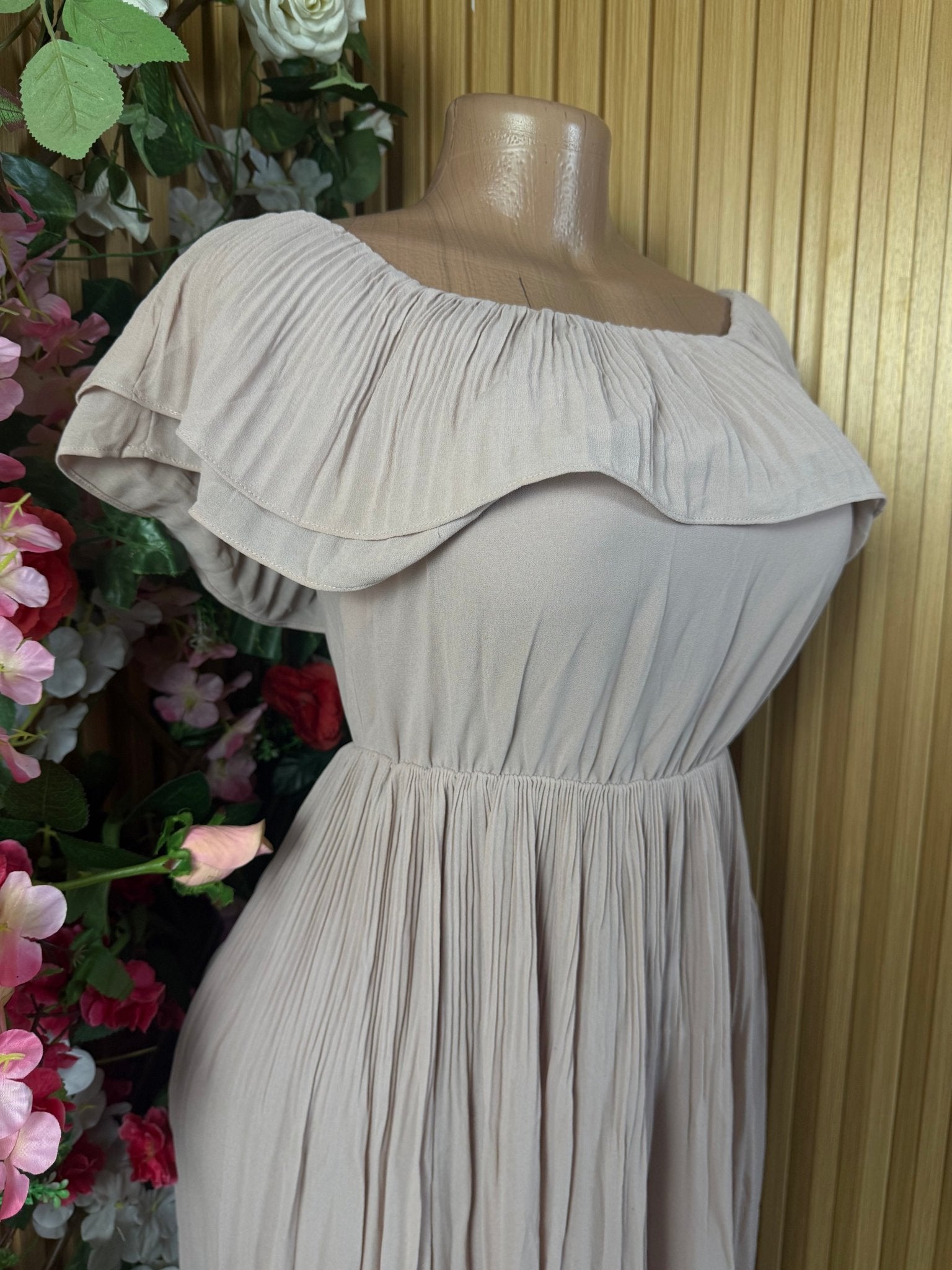 Robe évasée sans manches décolletée - Perluna Store