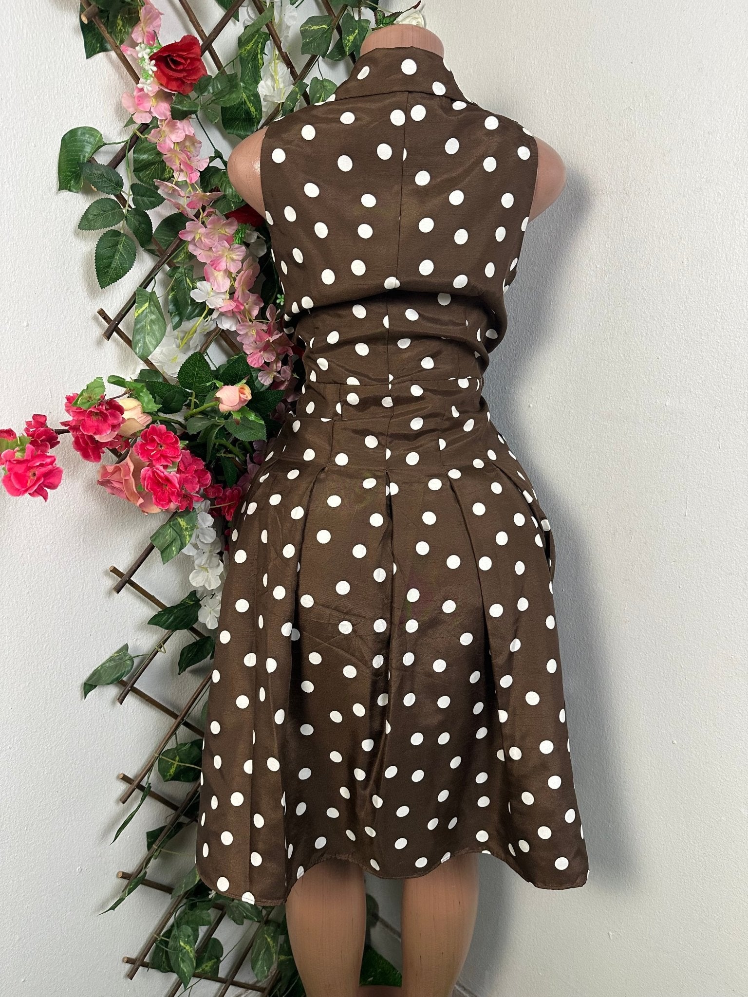 Robe évasée sans manches décolletée - Perluna Store - kinshasa