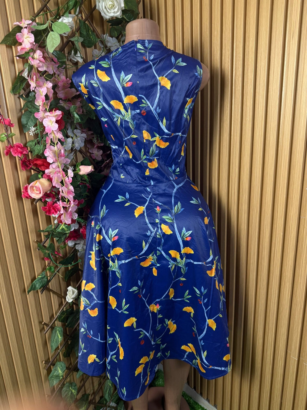 Robe évasée sans manches décolletée - Perluna Store