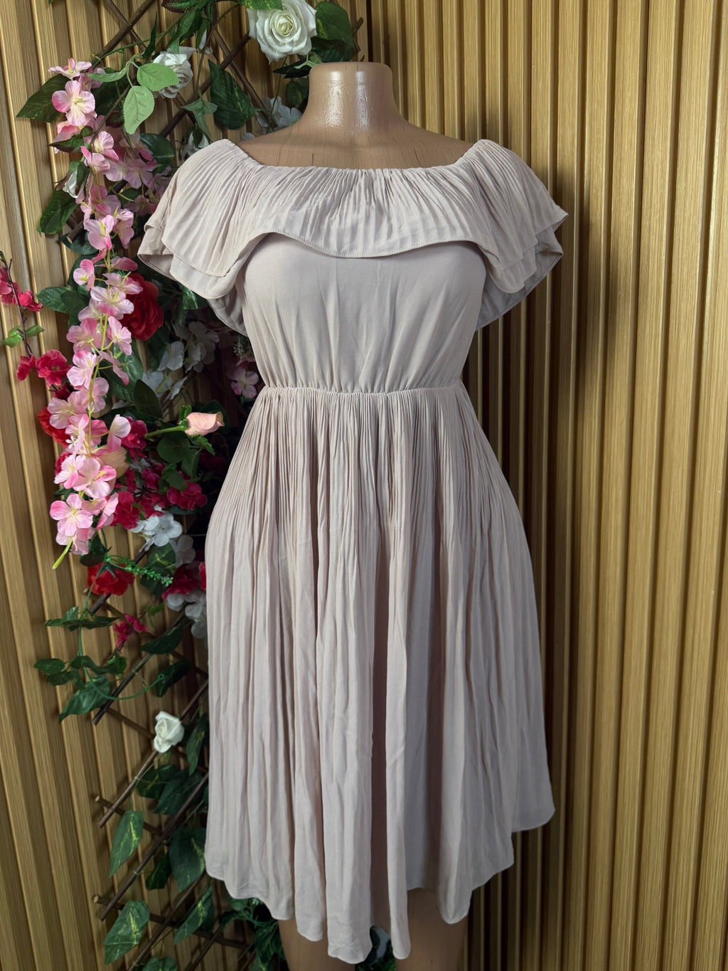 Robe évasée sans manches décolletée - Perluna Store