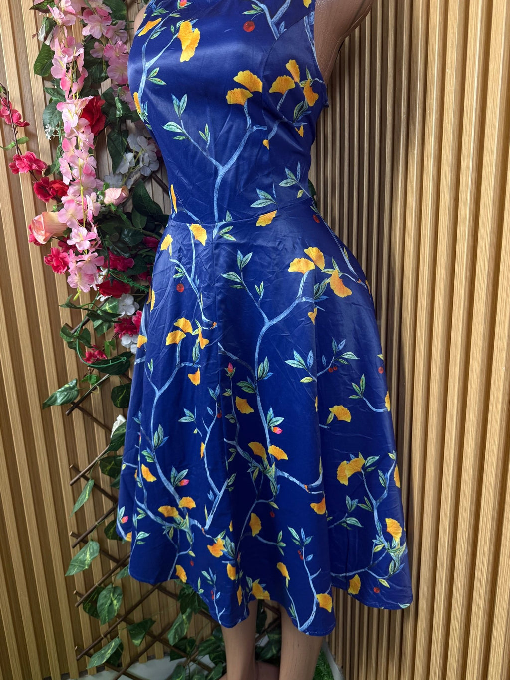 Robe évasée sans manches décolletée - Perluna Store