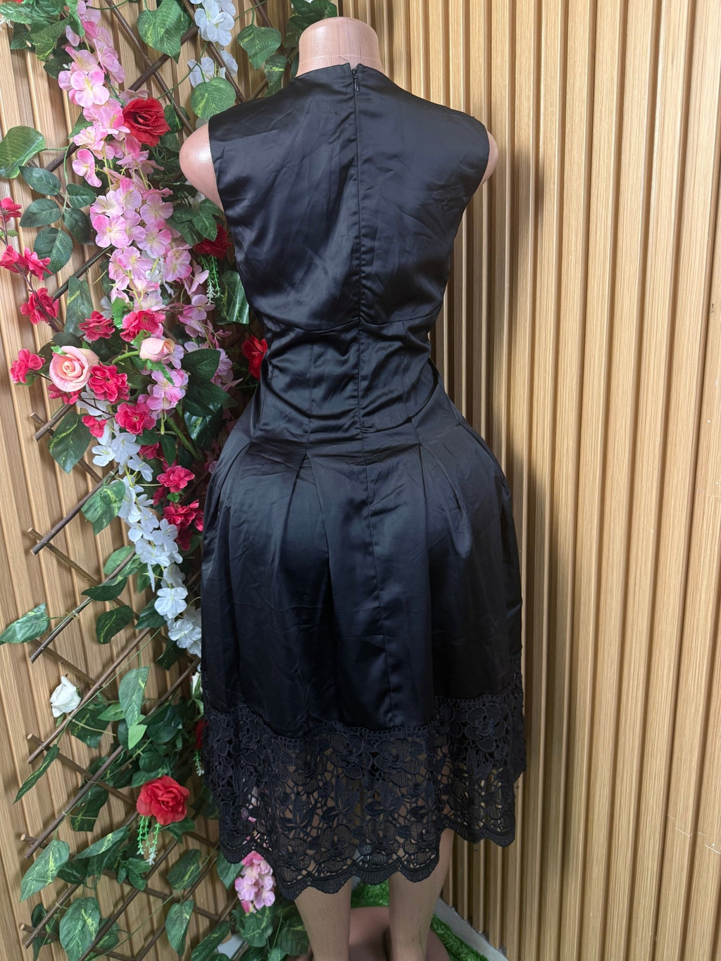 Robe évasée sans manches décolletéé - Perluna Store