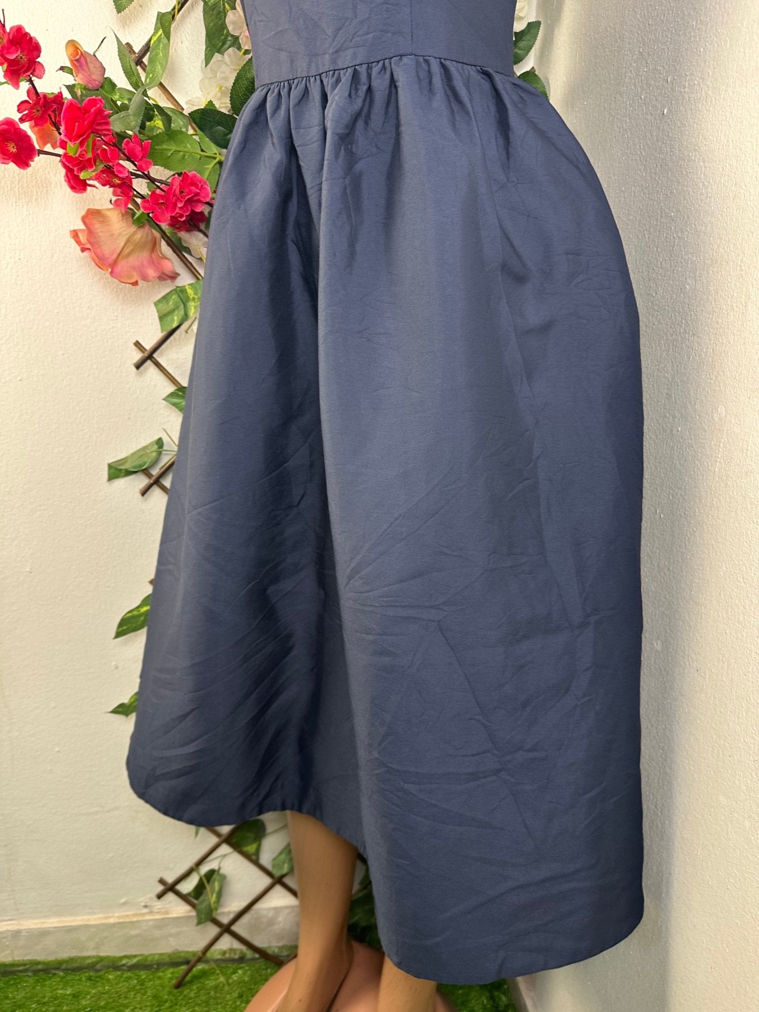 Robe évasée sans manches dénudée - Perluna Store - kinshasa