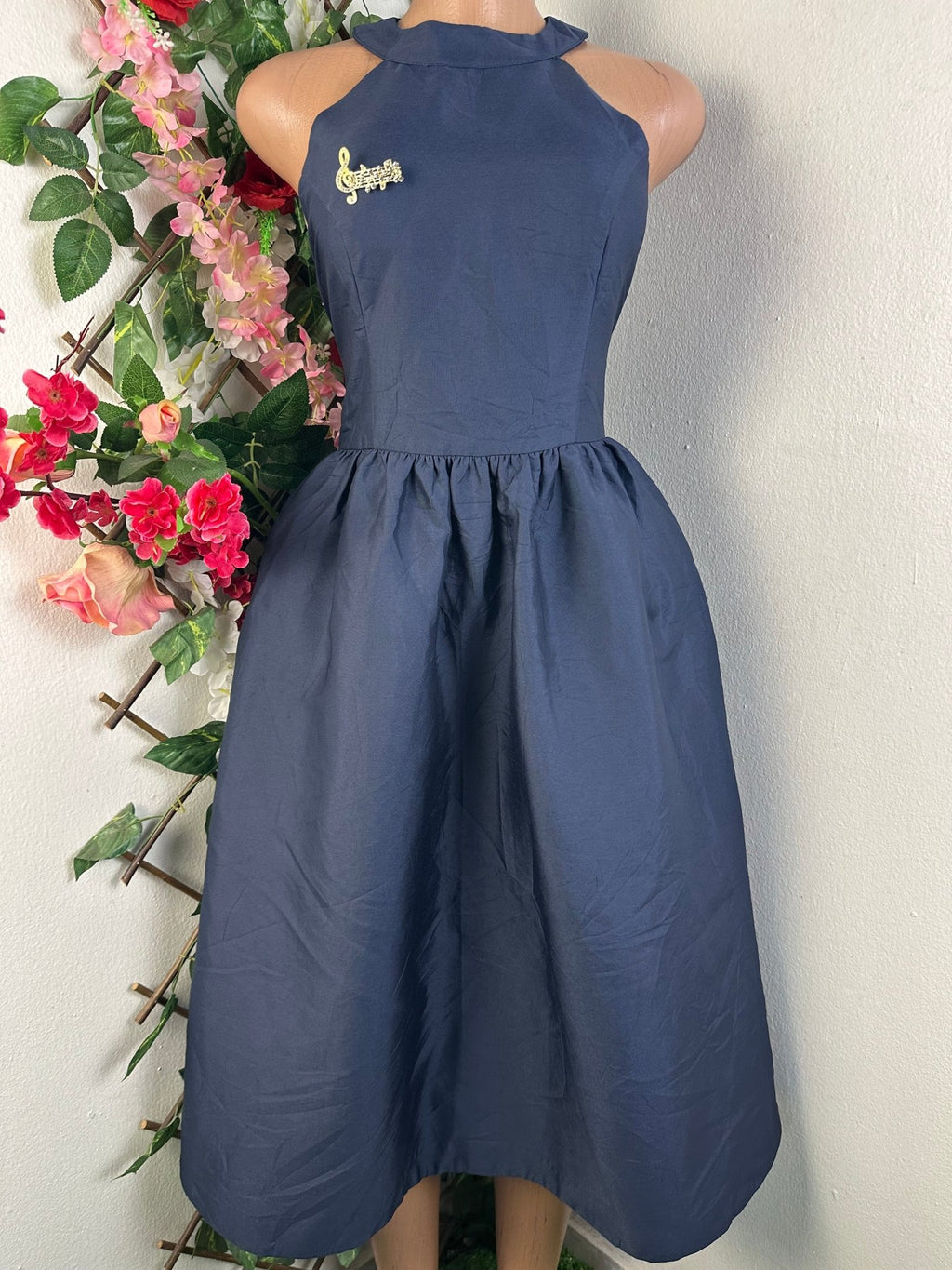 Robe évasée sans manches dénudée - Perluna Store - kinshasa
