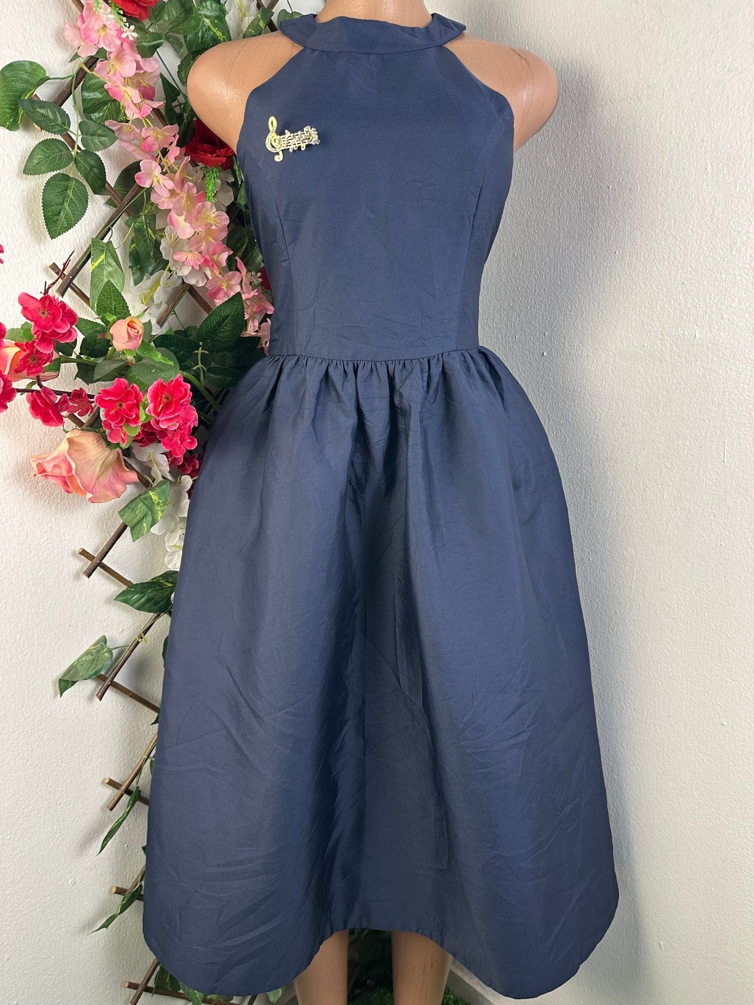 Robe évasée sans manches dénudée - Perluna Store - kinshasa