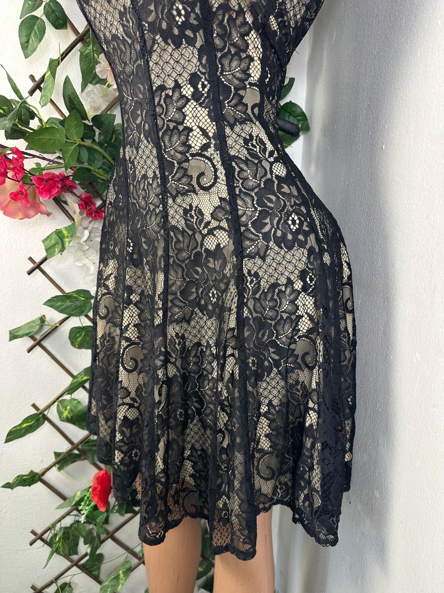 Robe évasée sans manches drapée - Perluna Store - kinshasa