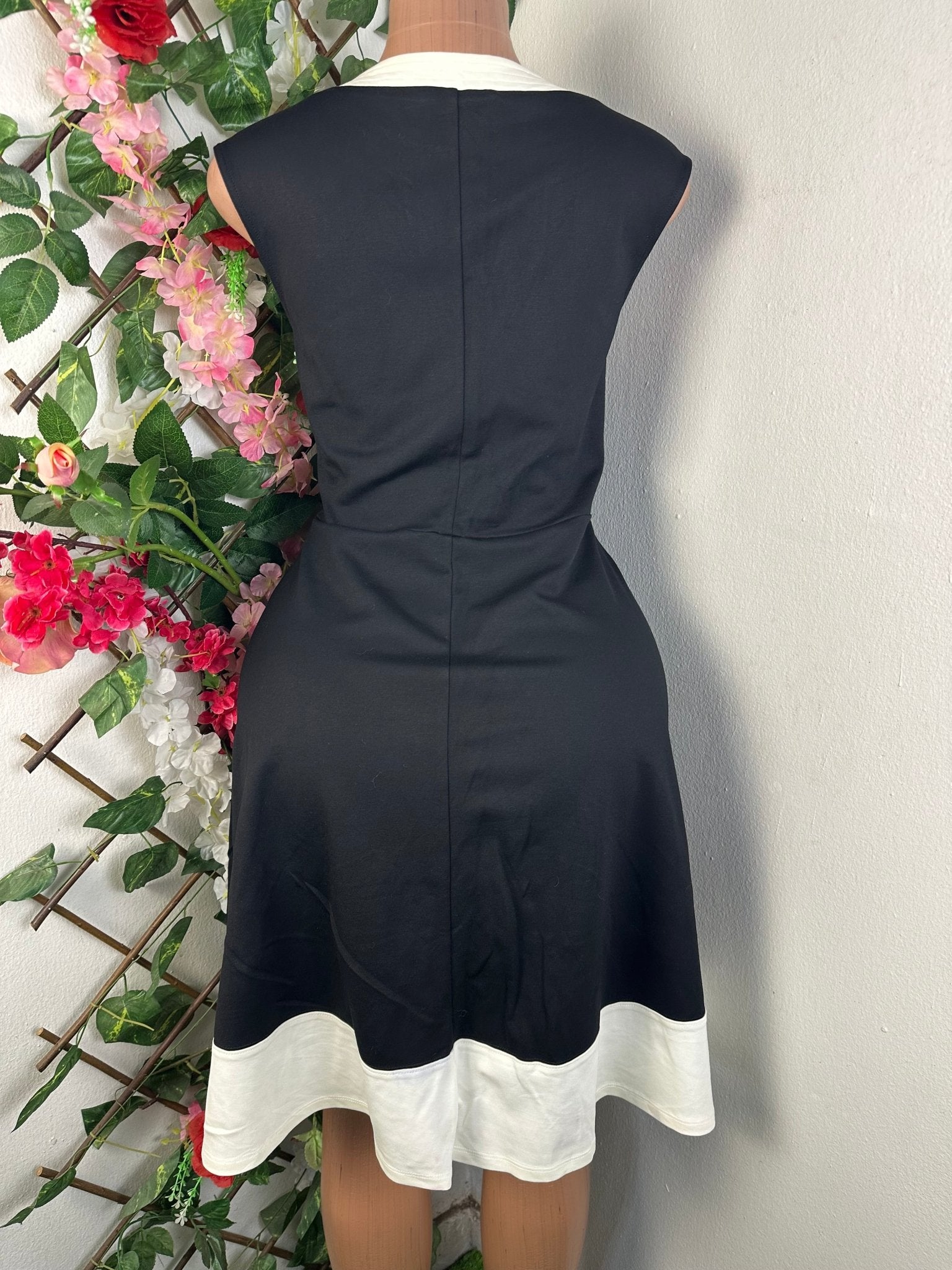 Robe évasée sans manches drapée - Perluna Store - kinshasa