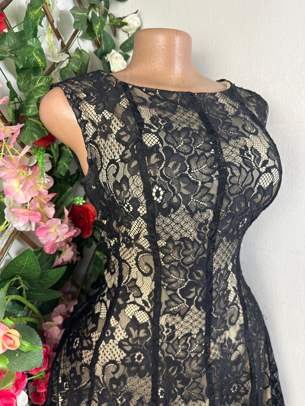 Robe évasée sans manches drapée - Perluna Store - kinshasa