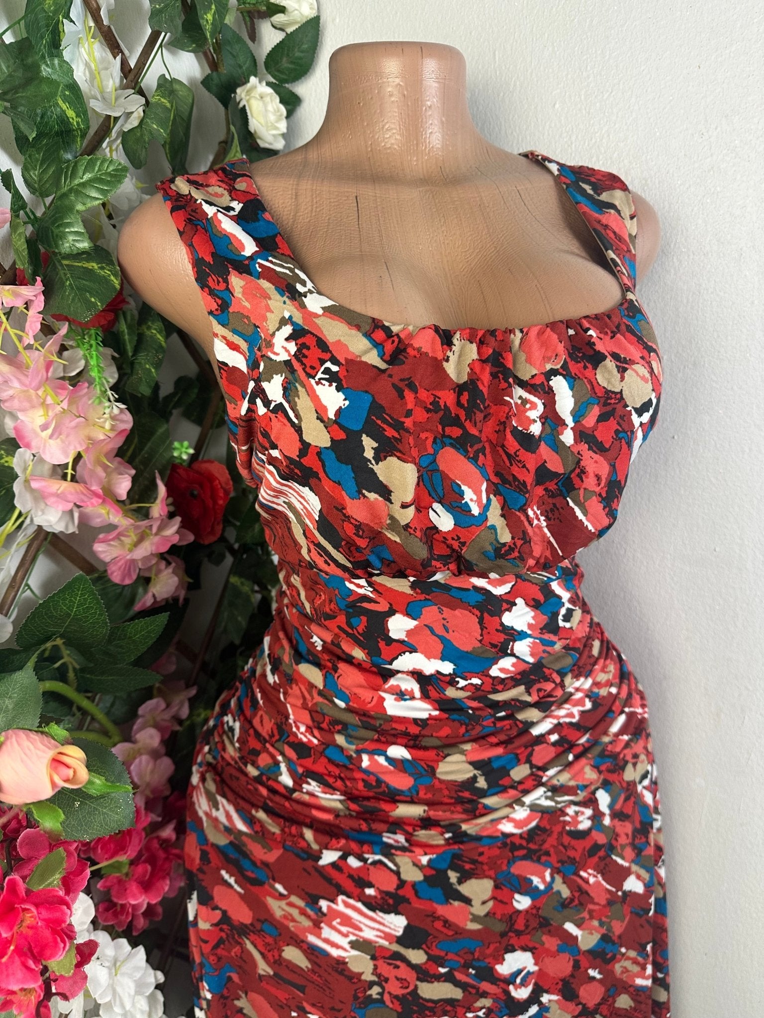 Robe évasée sans manches lcol carré - Perluna Store - kinshasa