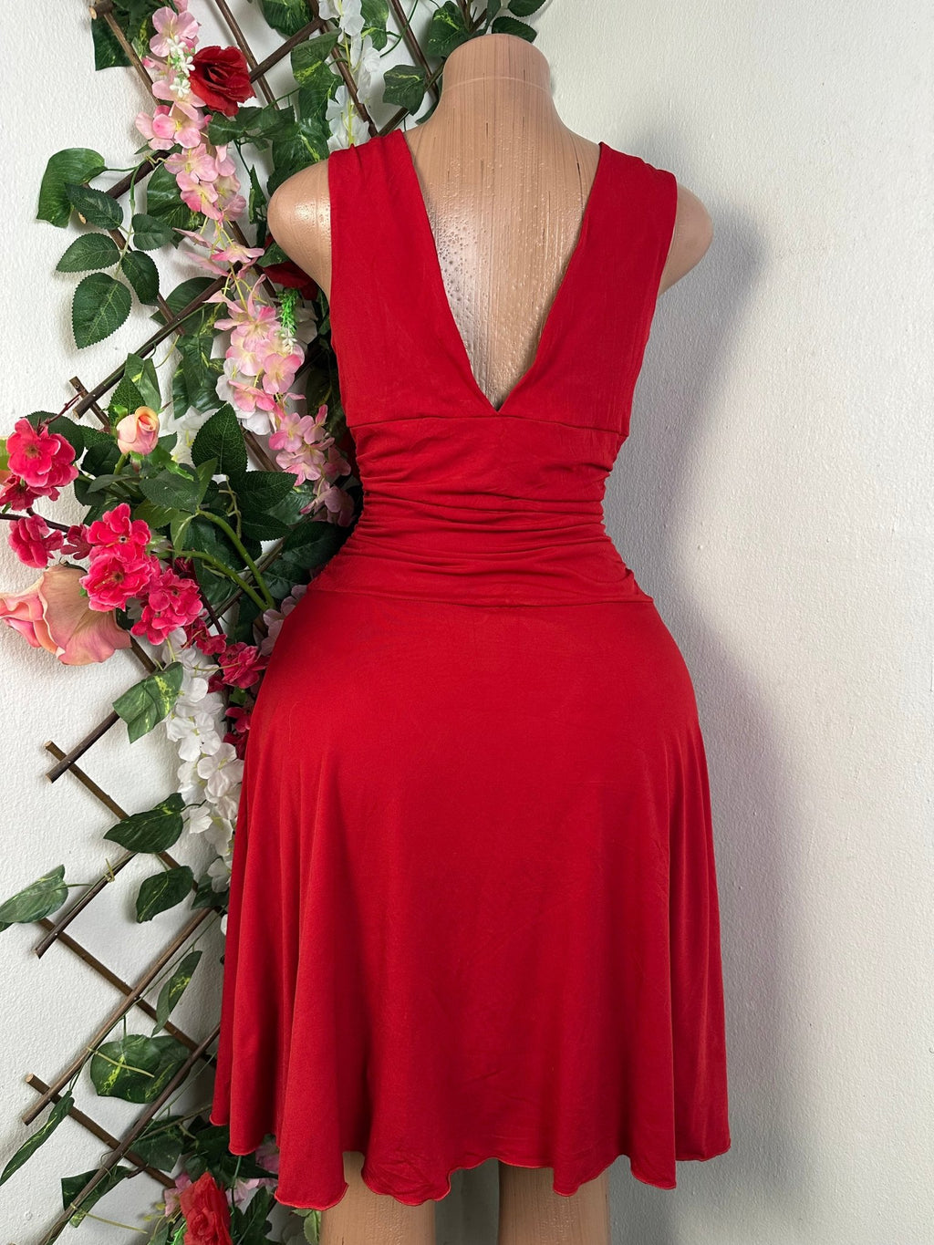 Robe évasée sans manches lcol V - Perluna Store - kinshasa