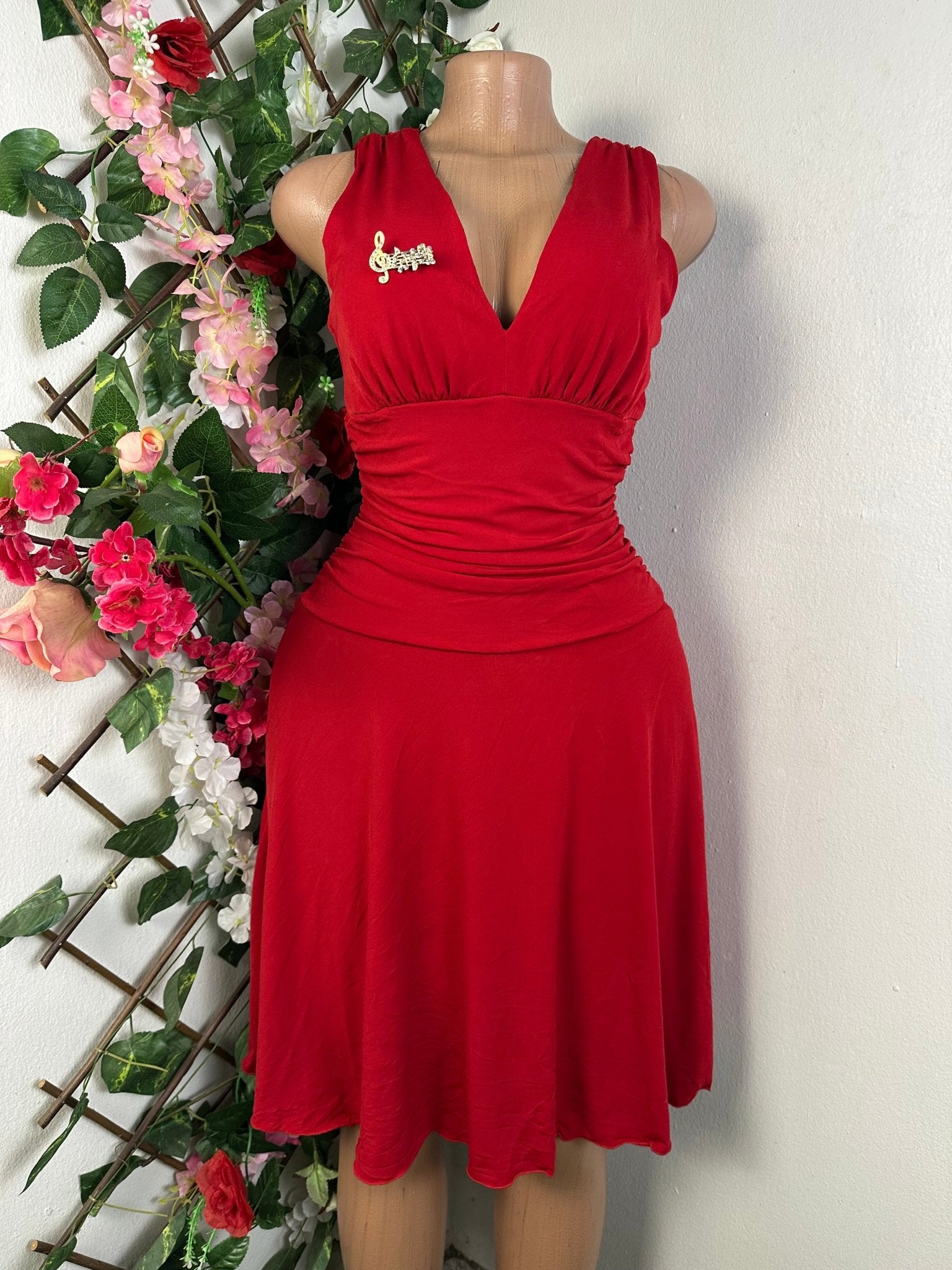 Robe évasée sans manches lcol V - Perluna Store - kinshasa