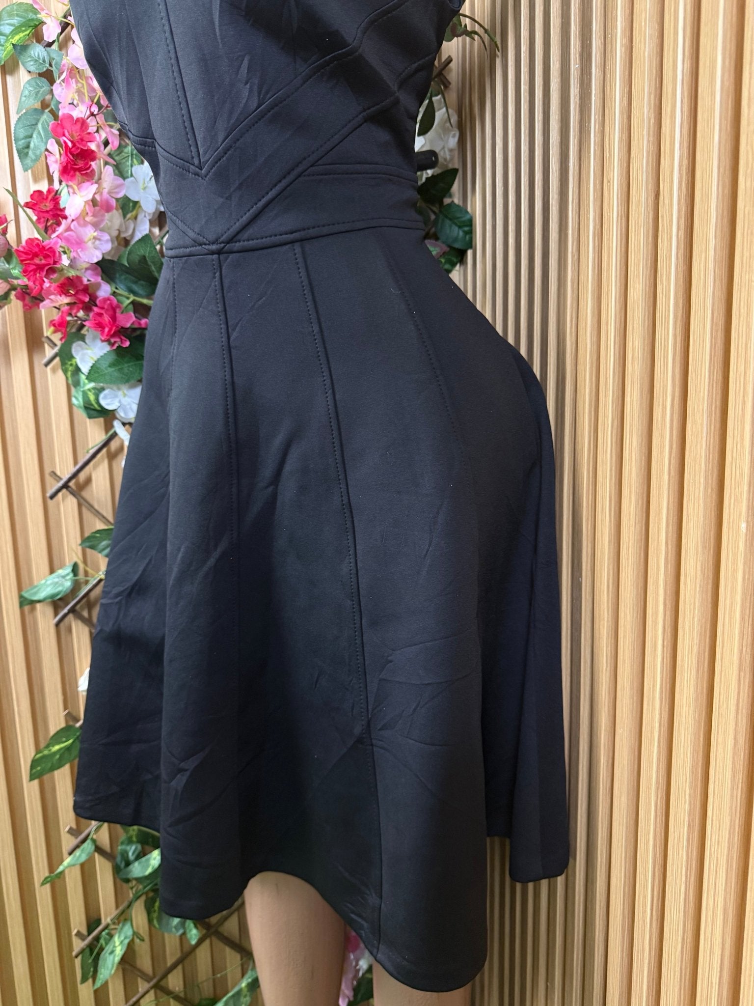 Robe évasée sans manches longues décollectée - Perluna Store