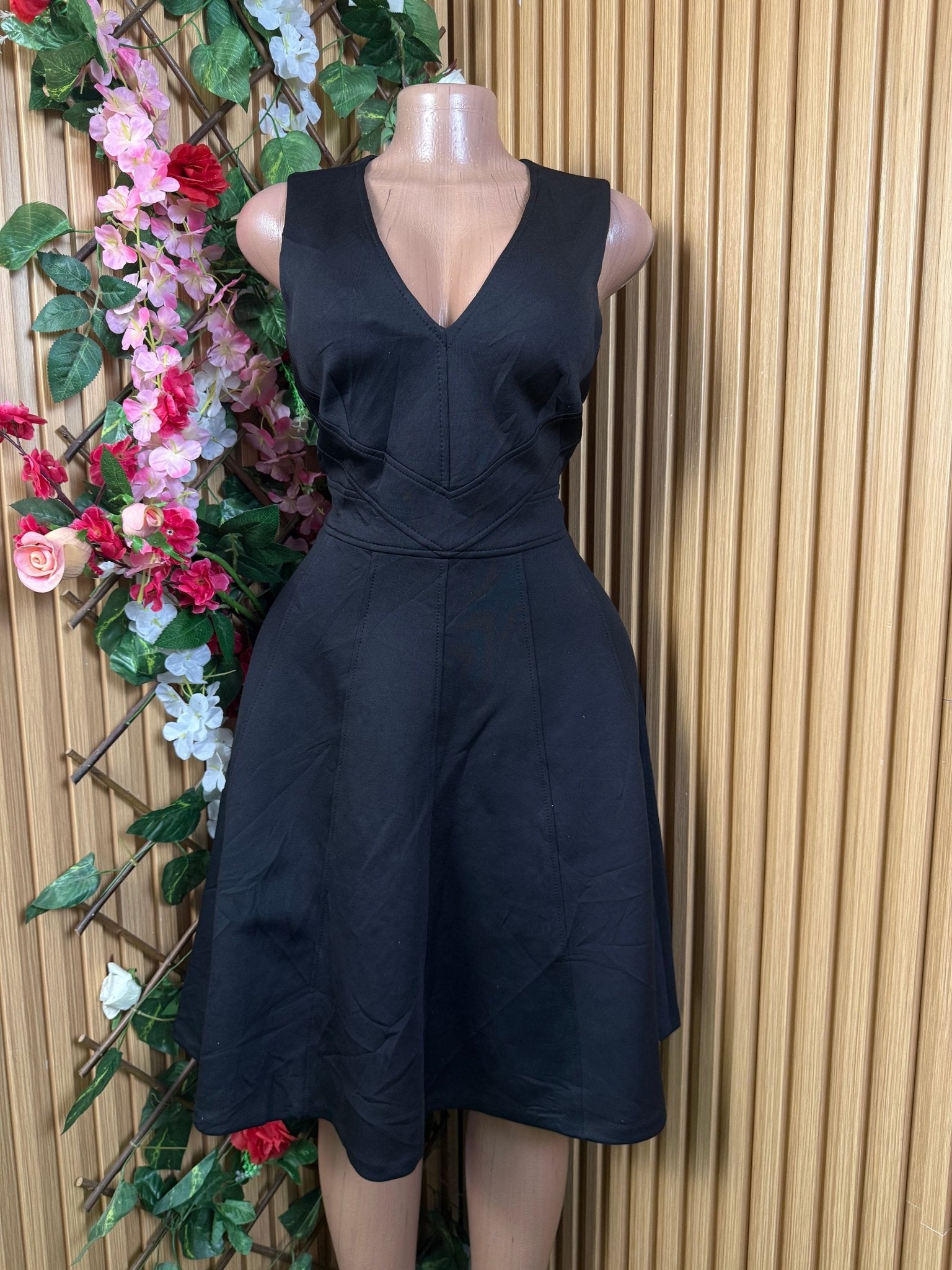 Robe évasée sans manches longues décollectée - Perluna Store