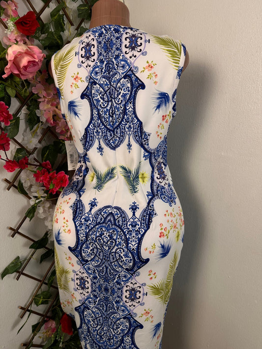 Robe fleurie mi longue avec un décolleté en filet sans manche - Perluna Store - kinshasa