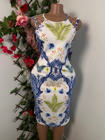 Robe fleurie mi longue avec un décolleté en filet sans manche - Perluna Store - kinshasa