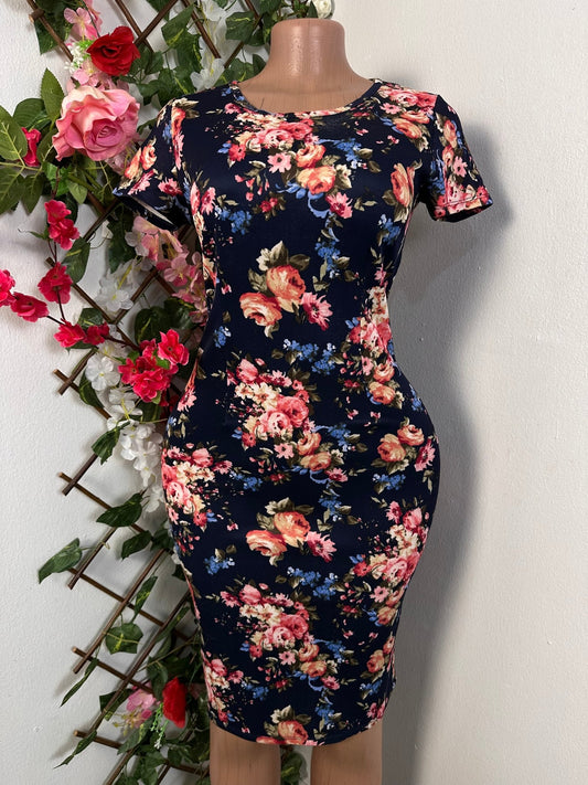 Robe fleurie moulante courte manche mi courte à colle rond - Perluna Store - kinshasa